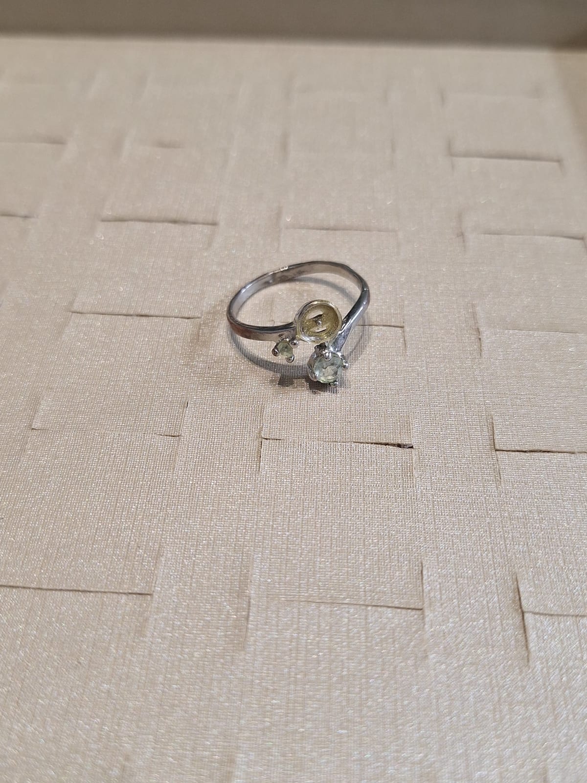 ANILLO DE PLATA CON CIRCONIAS