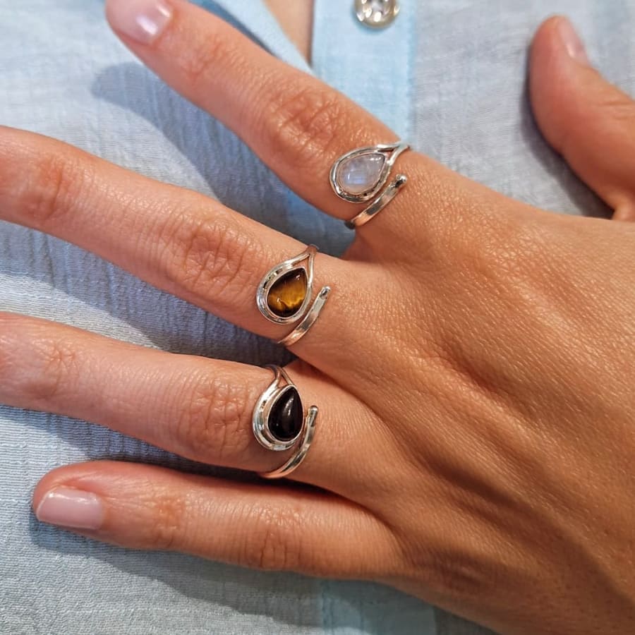 ANILLO SEMI ABIERTO ÓNIX Y OJO DE TIGRE.