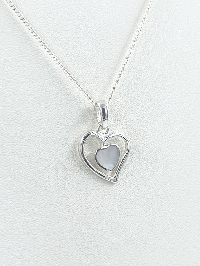 DIJE CORAZÓN DE NÁCAR