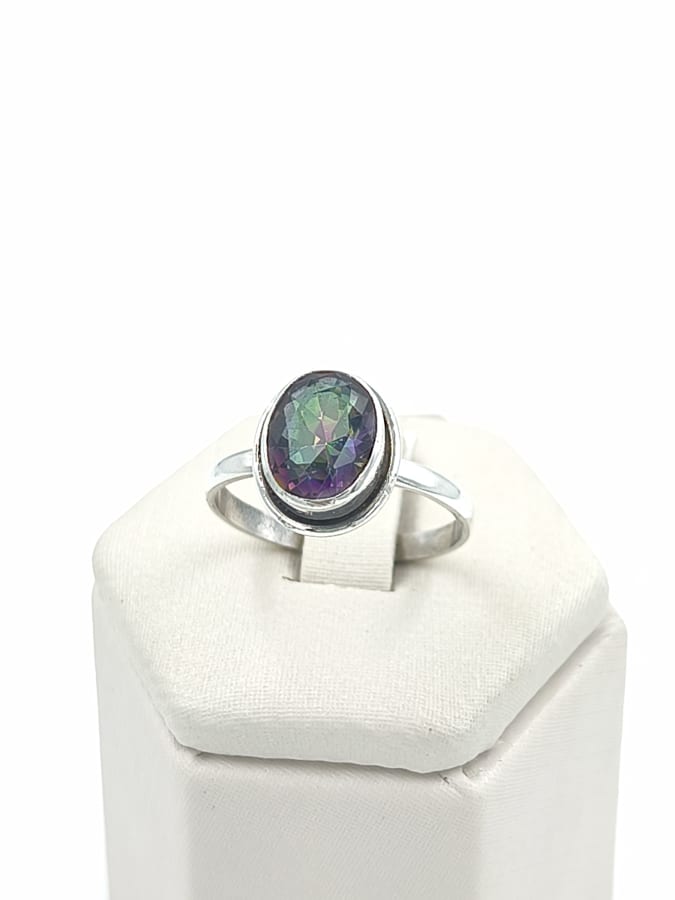 ANILLO CON TOPACIO MÍSTICO