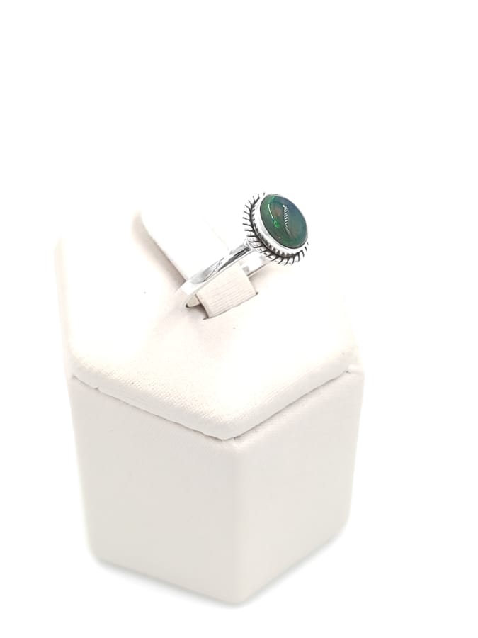 ANILLO CON ÓPALO