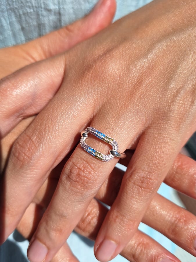 ANILLO CON CIRCONIAS DE COLORES
