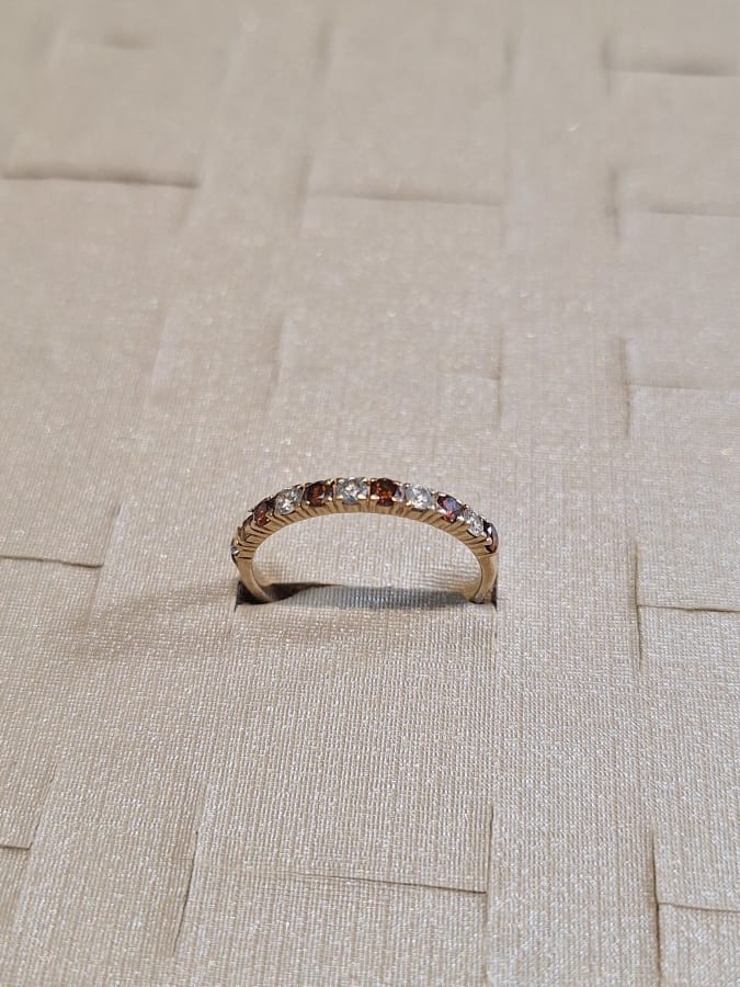 ANILLO MEDIO SIN FIN DE ORO CON TOPACIOS CAFÉ Y DIAMANTES