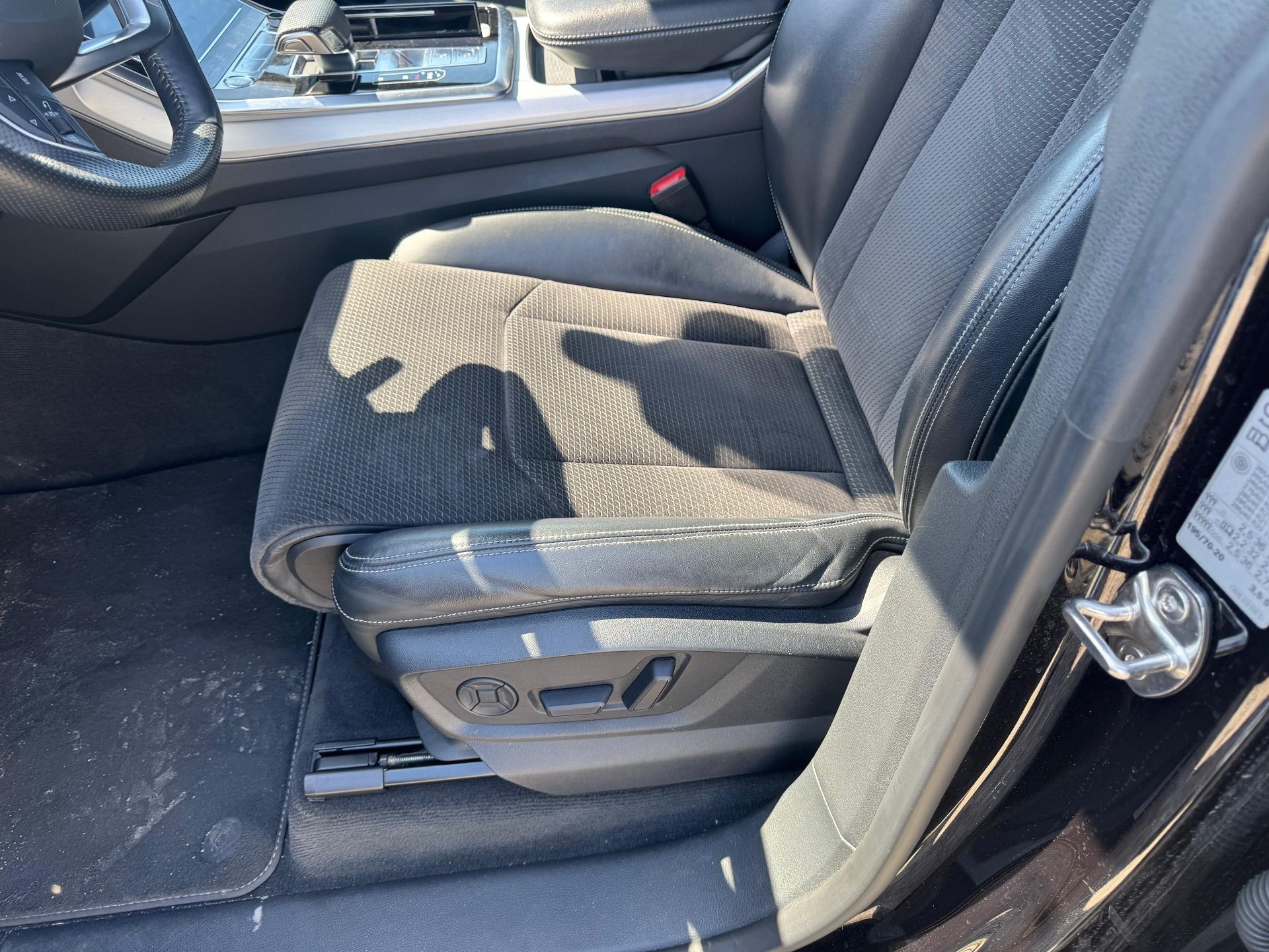 AUDI Q8 S-LINE thumbnail 4
