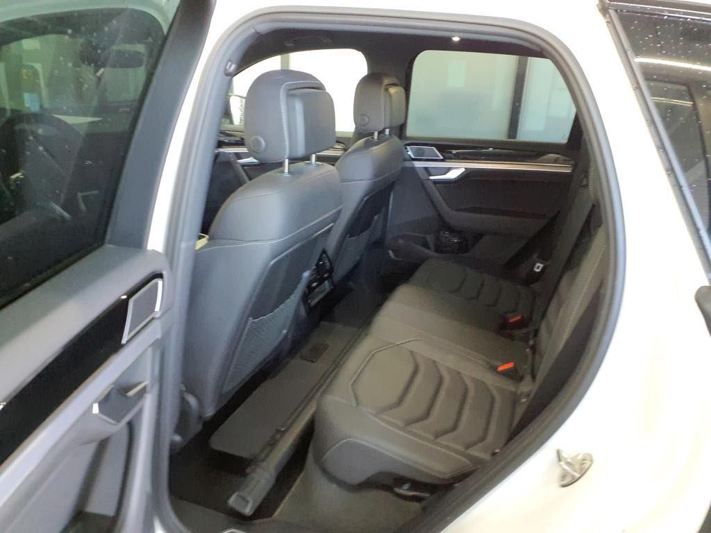 VOLKSWAGEN TOUAREG R-LINE thumbnail 5