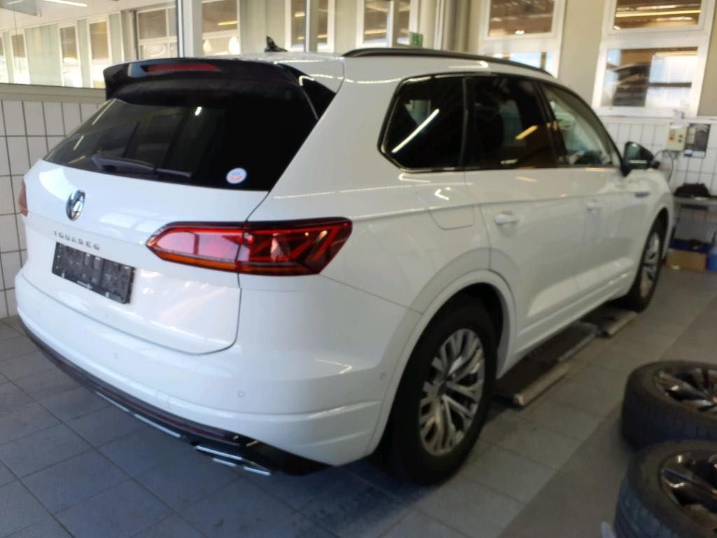 VOLKSWAGEN TOUAREG R-LINE thumbnail 3
