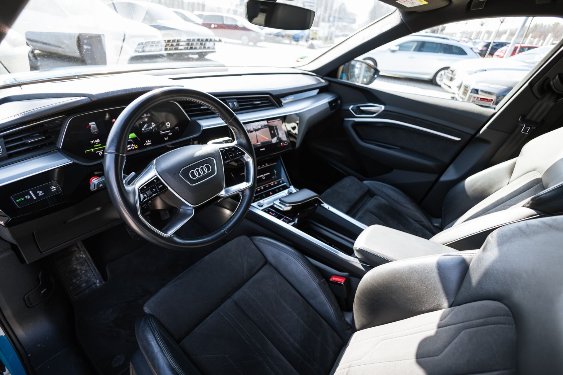 AUDI E-TRON thumbnail 6