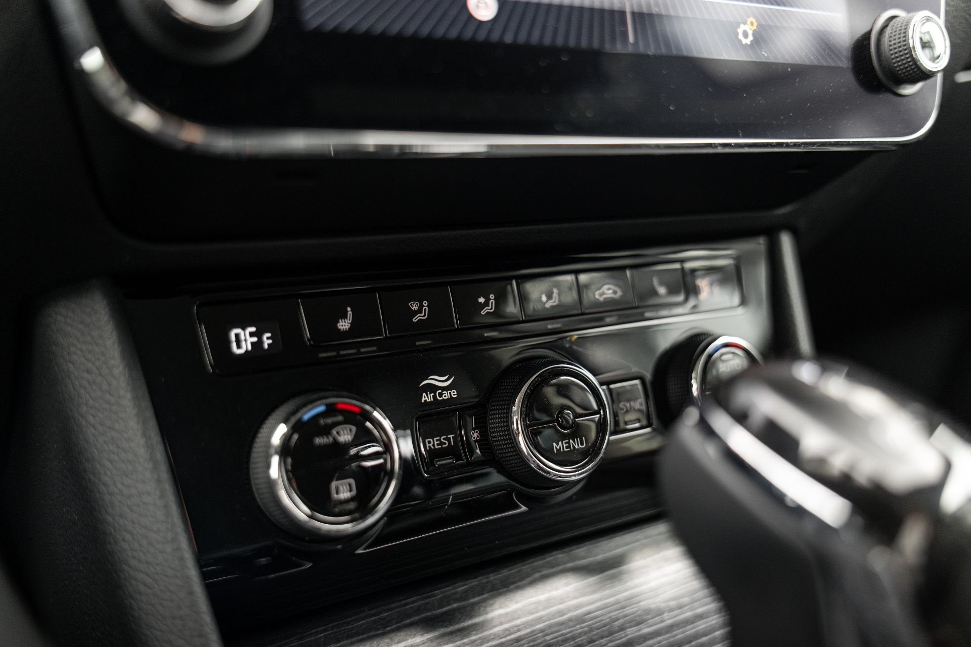 skoda superb thumbnail 14
