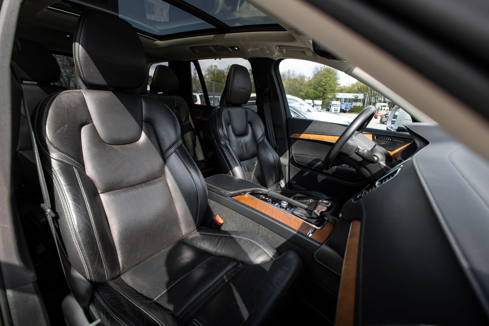 volvo xc90 thumbnail 10