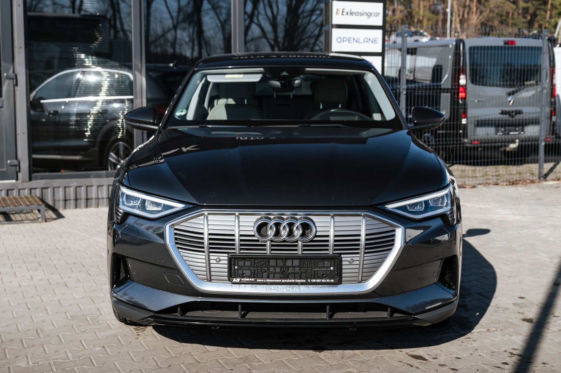 AUDI E-TRON thumbnail 2