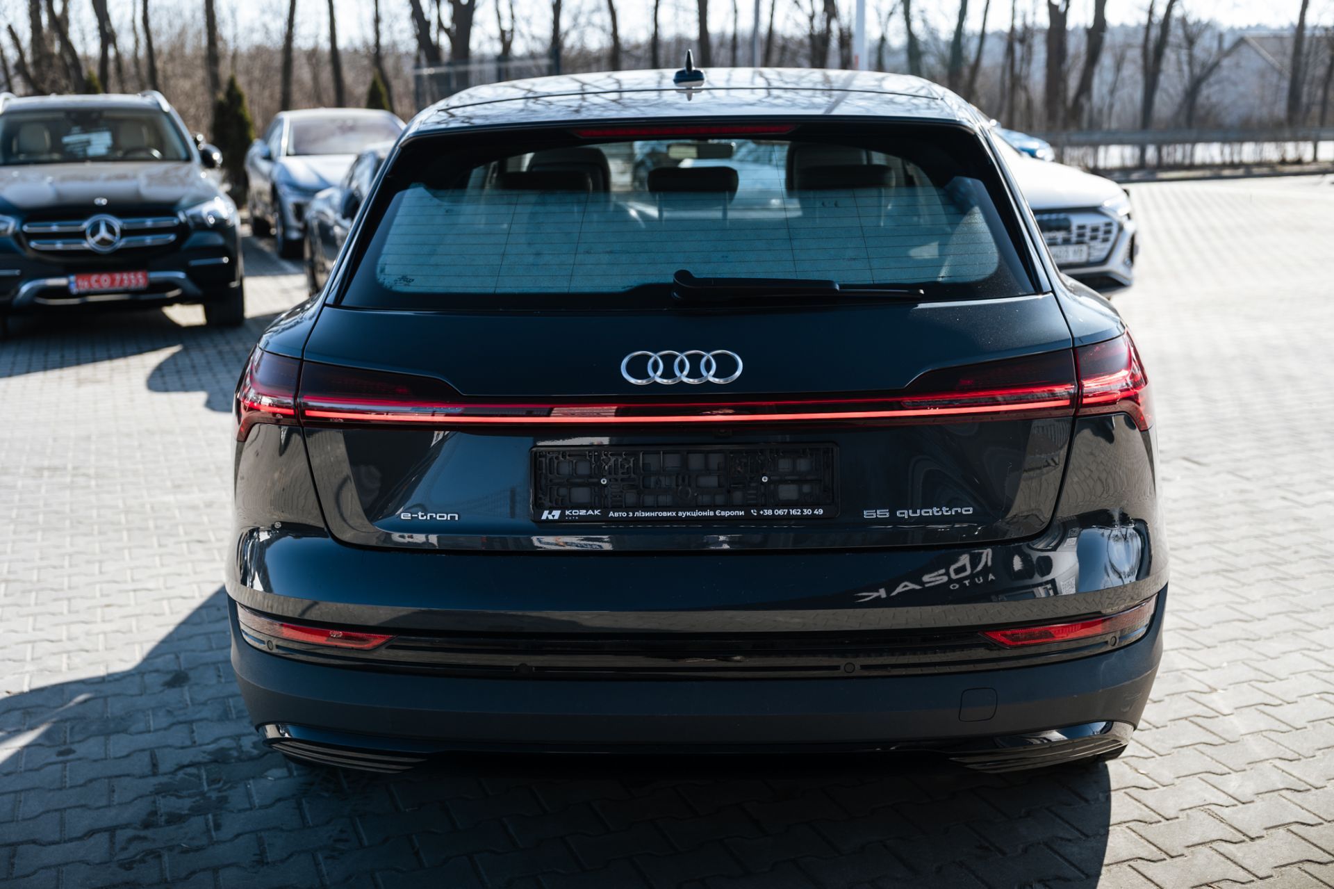 AUDI E-TRON thumbnail 5