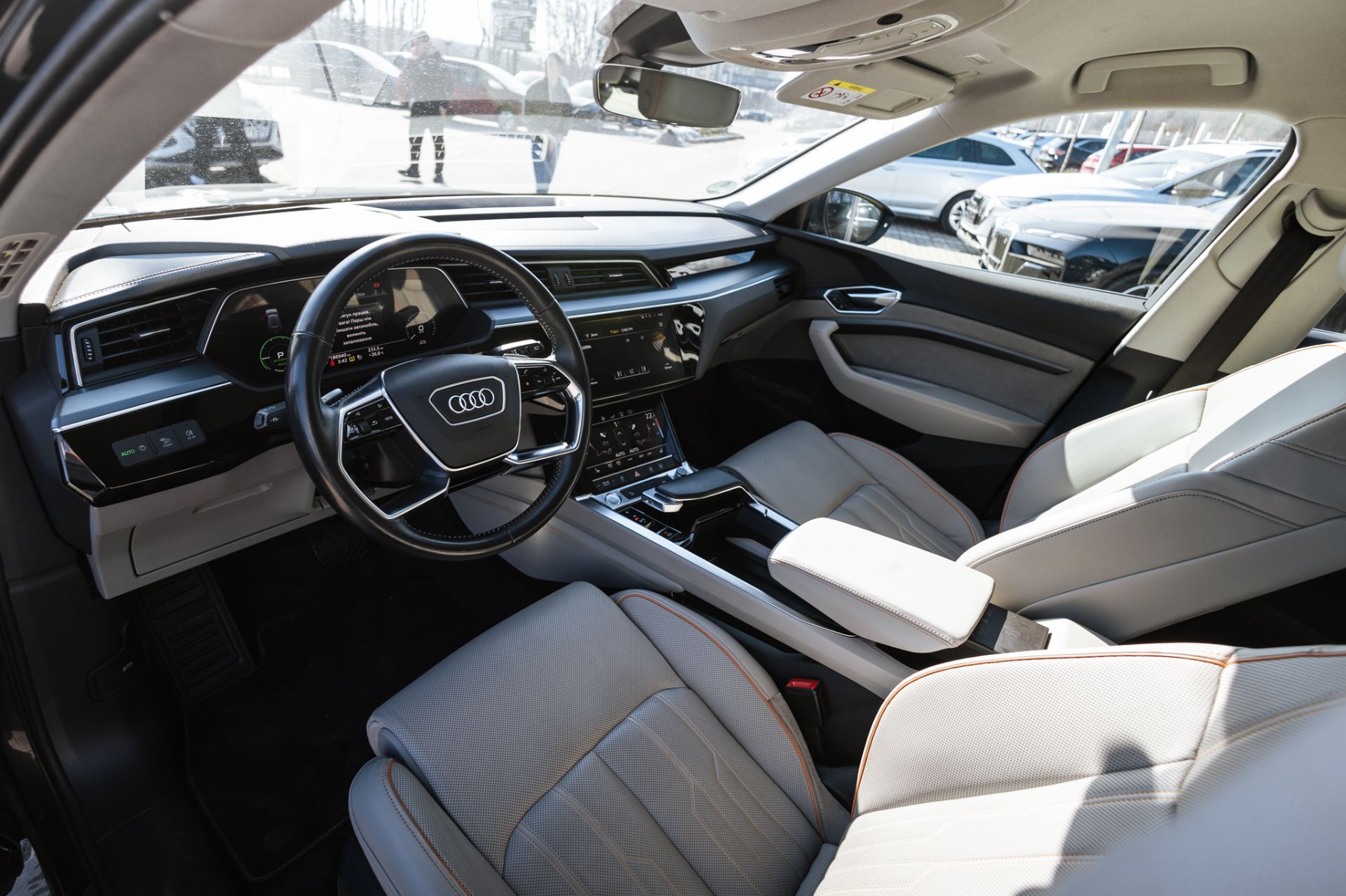 AUDI E-TRON thumbnail 7