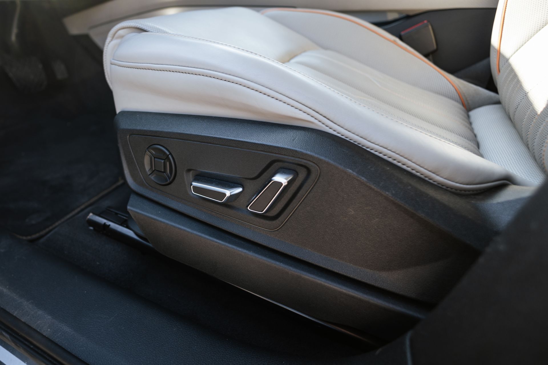 AUDI E-TRON thumbnail 14