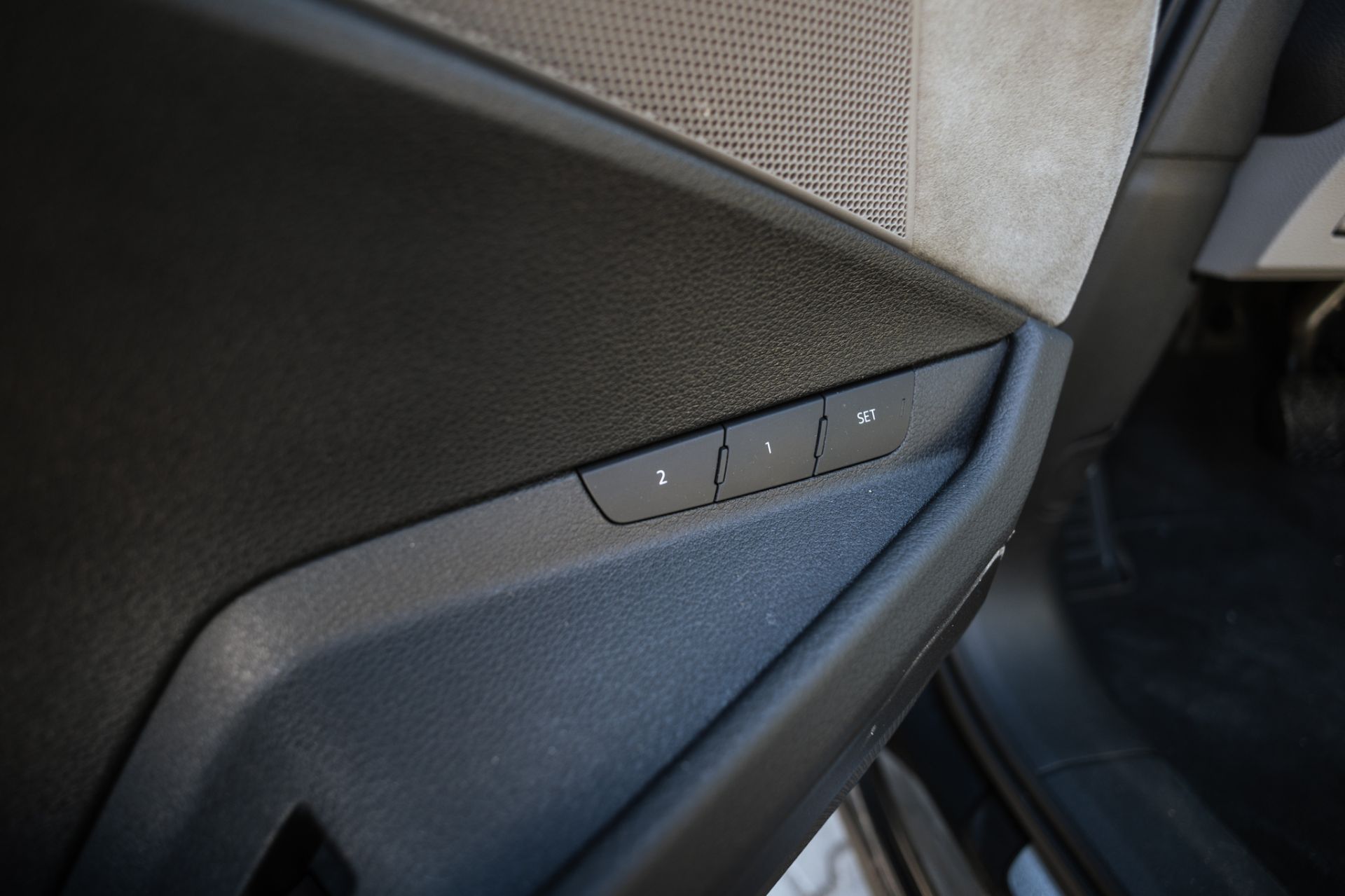 AUDI E-TRON thumbnail 13