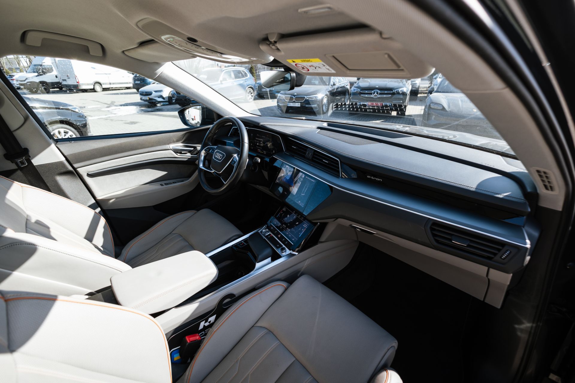 AUDI E-TRON thumbnail 9