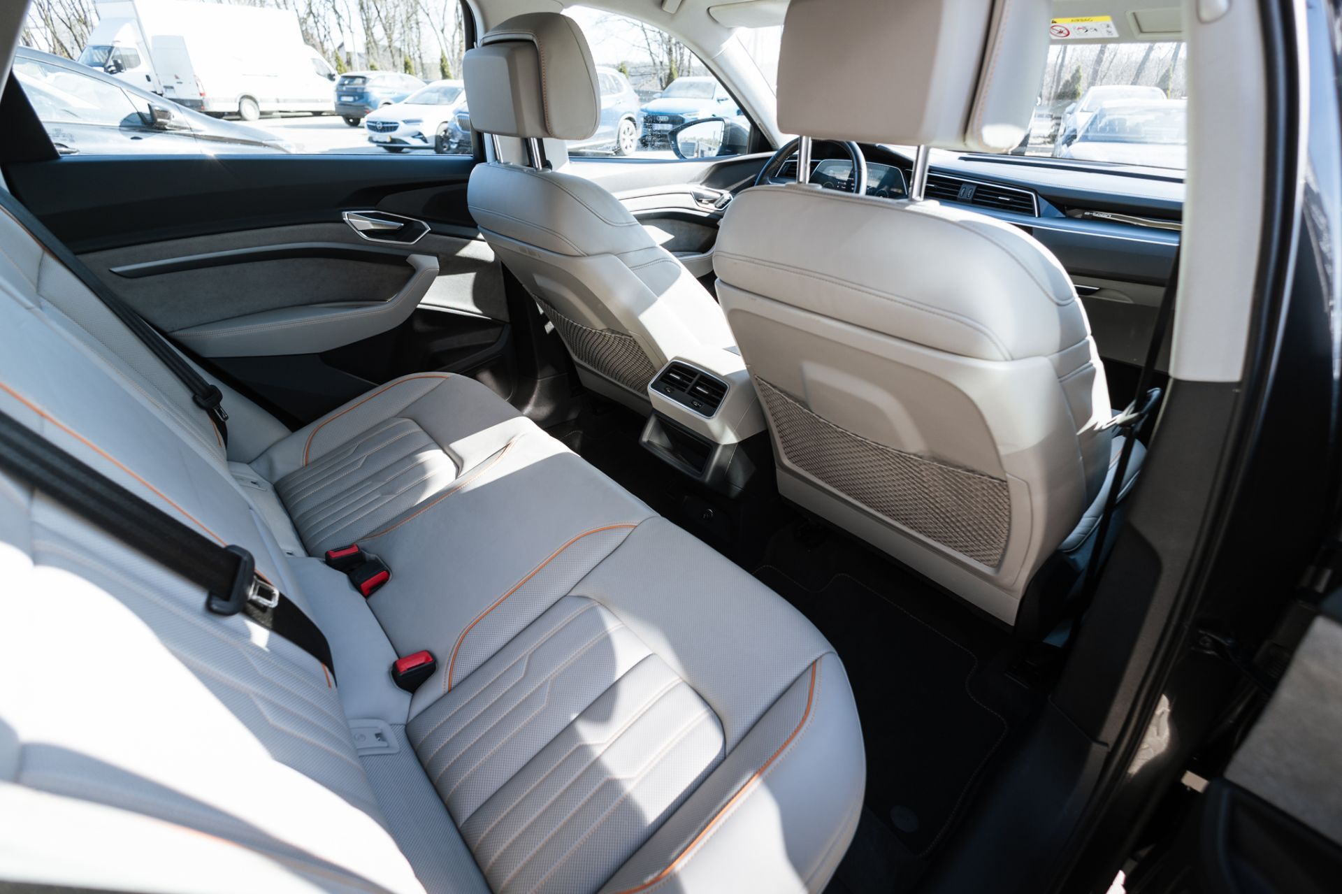 AUDI E-TRON thumbnail 10