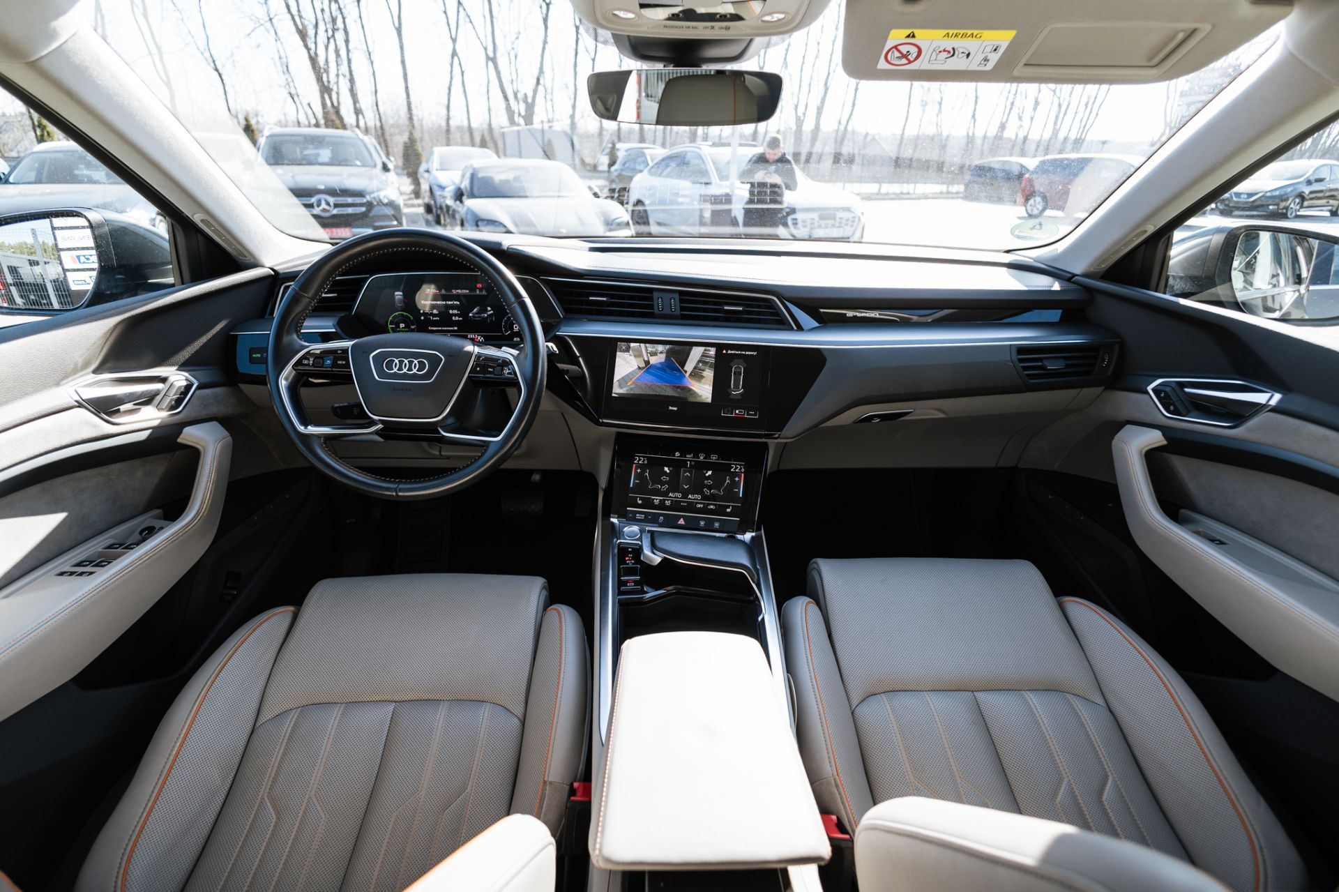 AUDI E-TRON thumbnail 8
