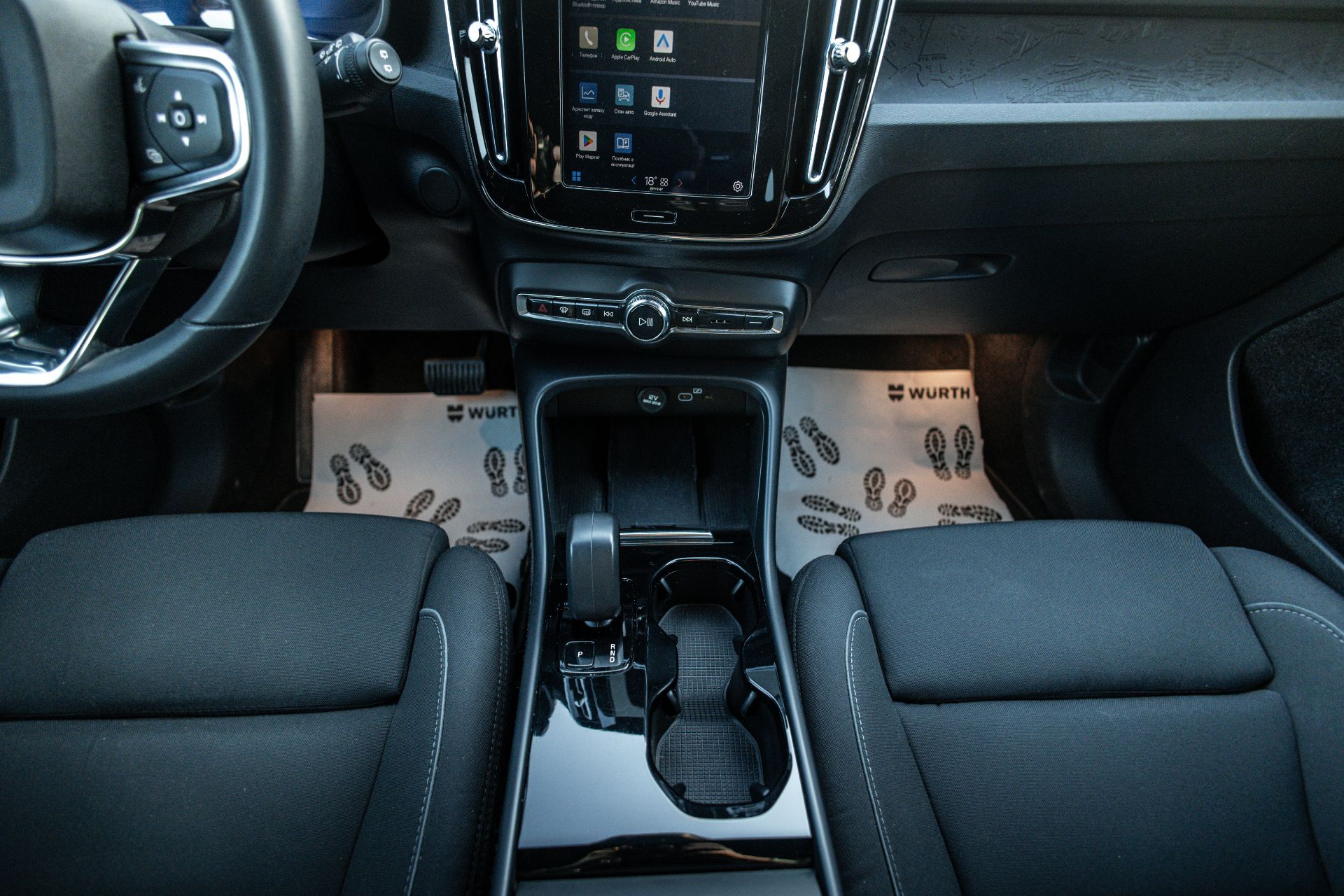 VOLVO XC40 thumbnail 10