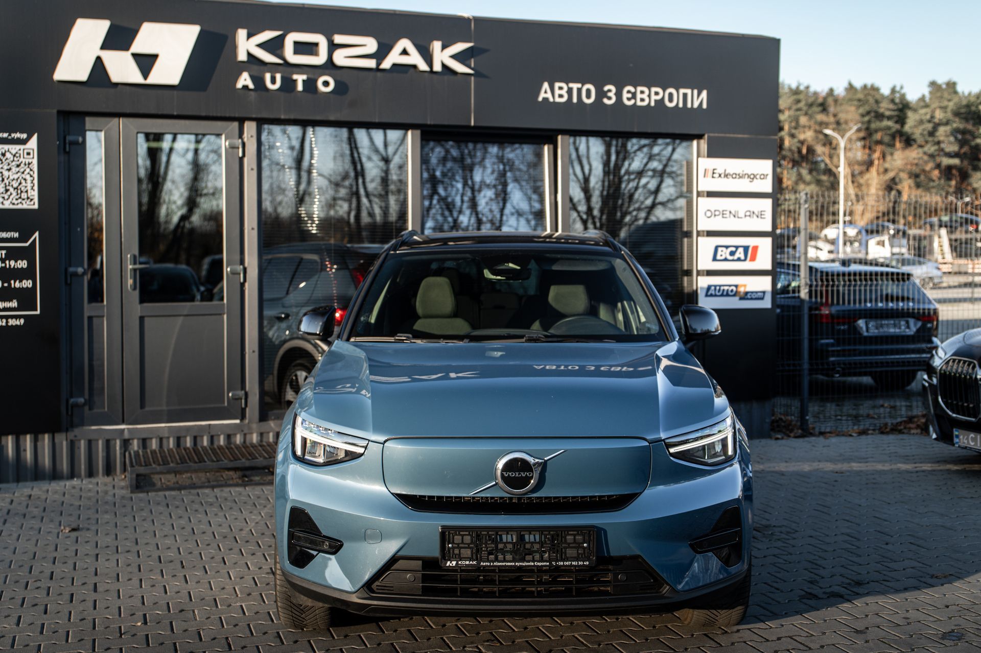 VOLVO XC40 thumbnail 2