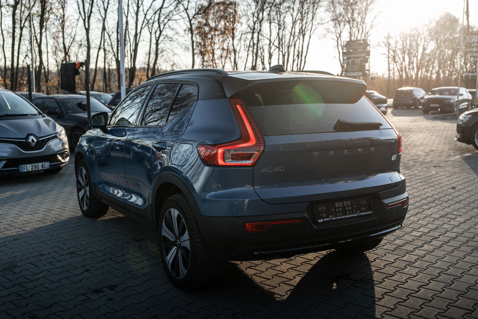 VOLVO XC40 thumbnail 6