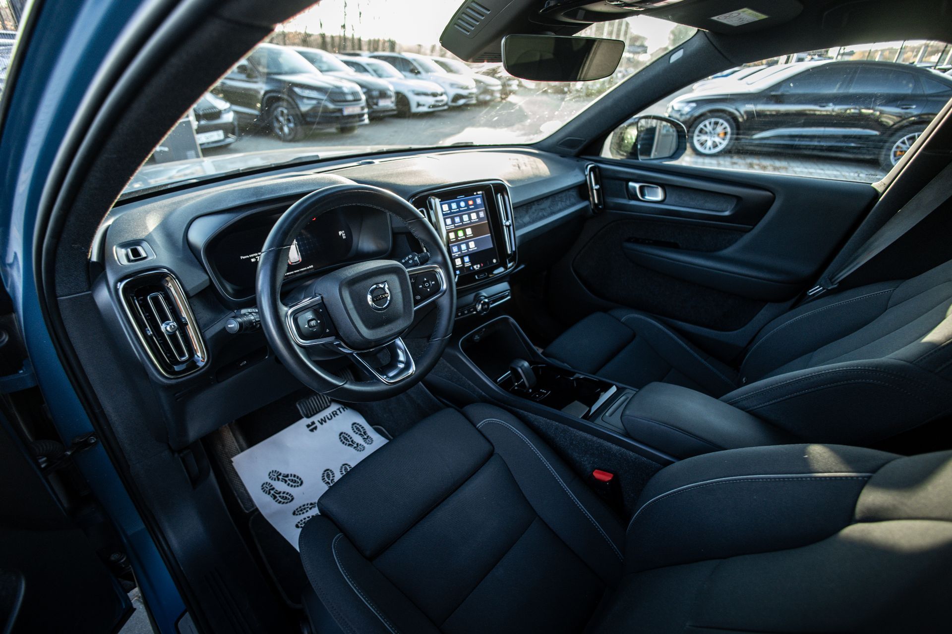 VOLVO XC40 thumbnail 7