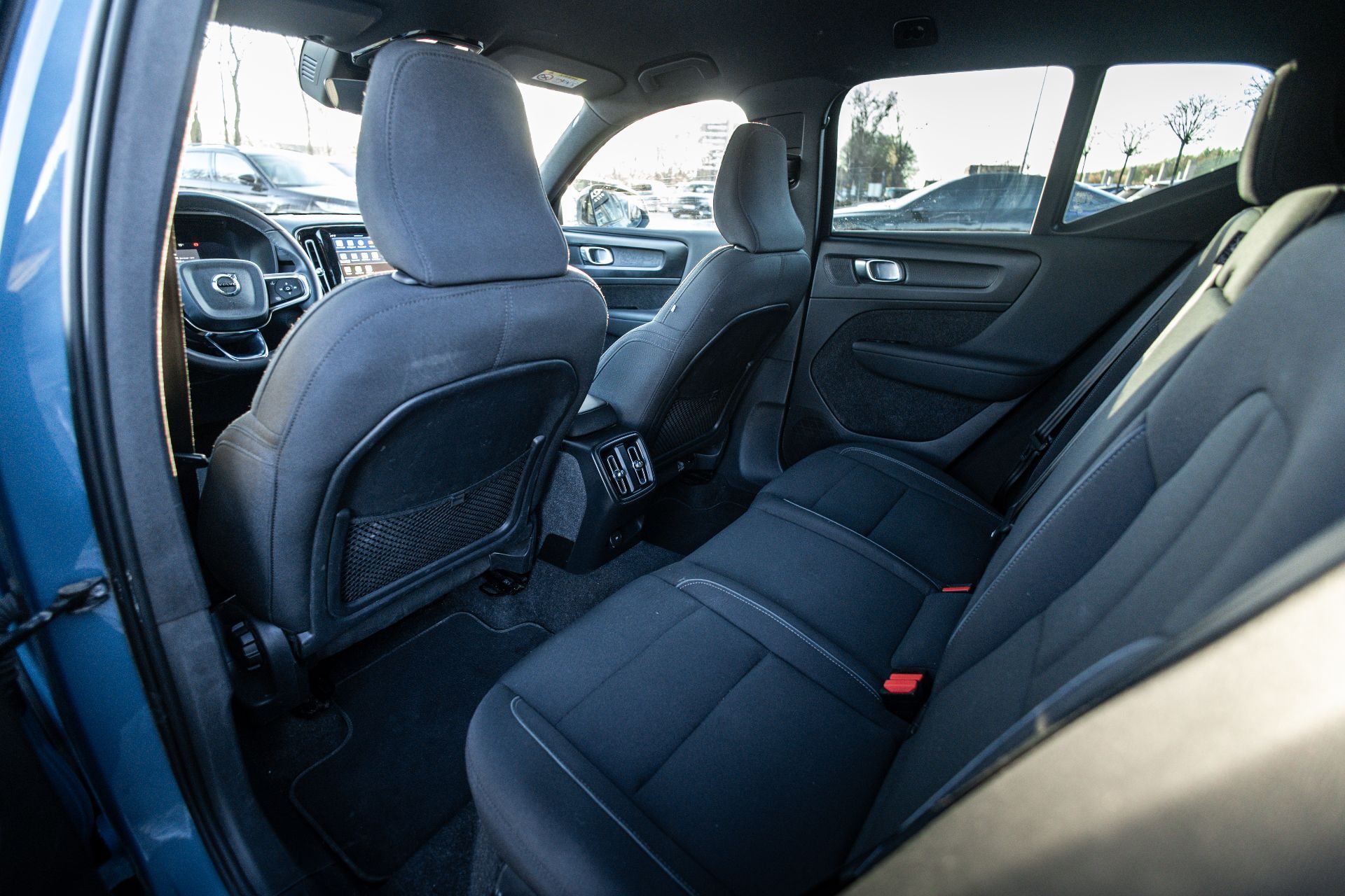 VOLVO XC40 thumbnail 9