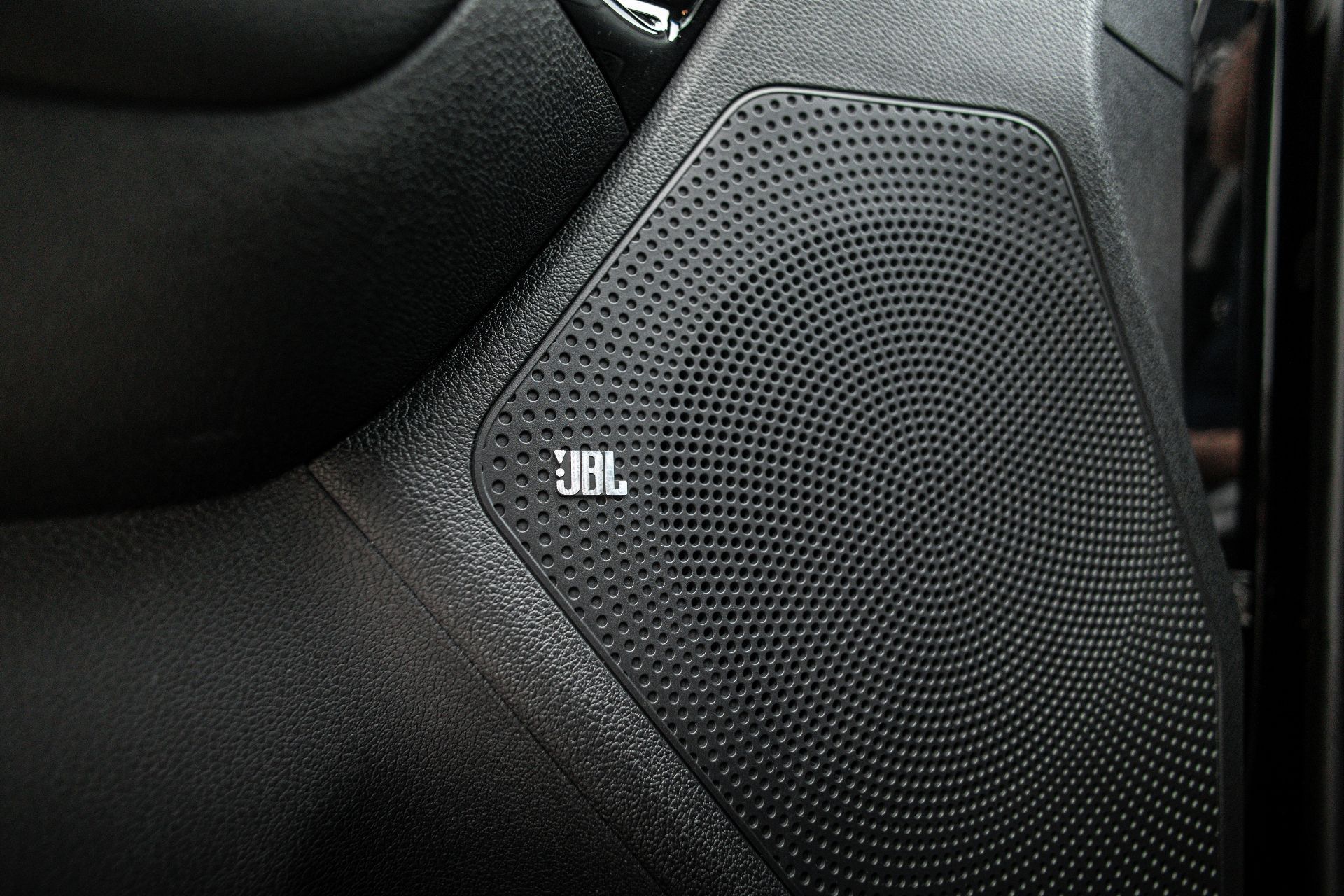 KIA NIRO thumbnail 15