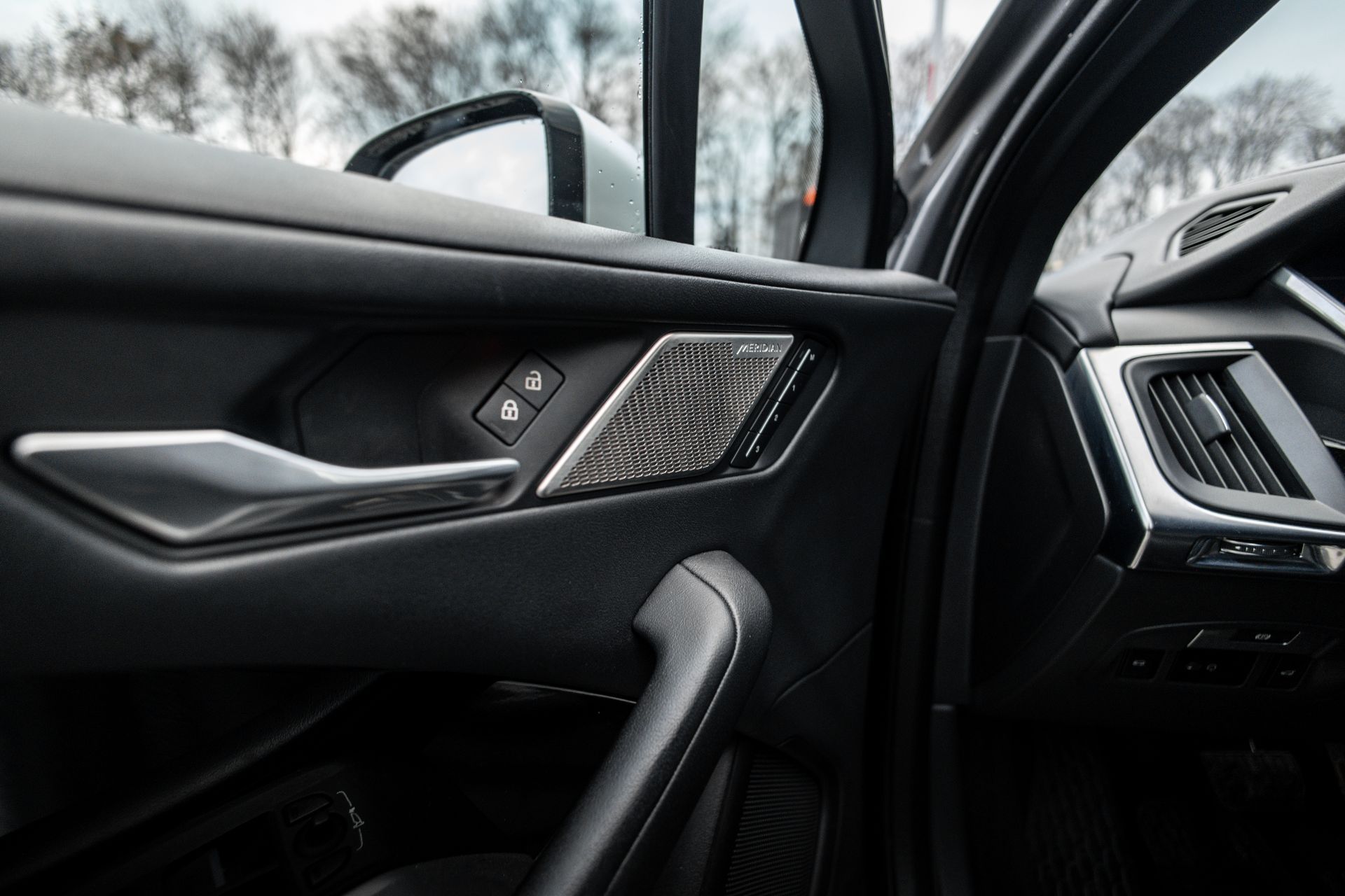 JAGUAR I-PACE thumbnail 9