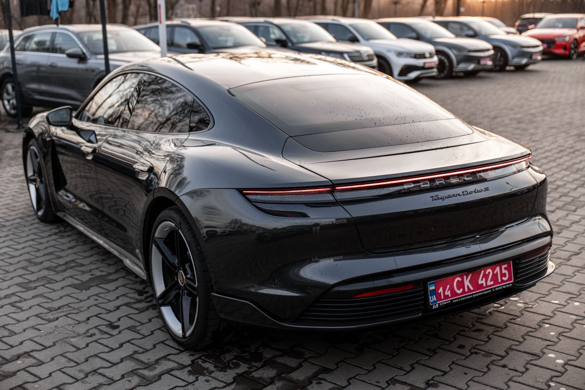 PORSCHE TAYCAN TURBO S  thumbnail 5