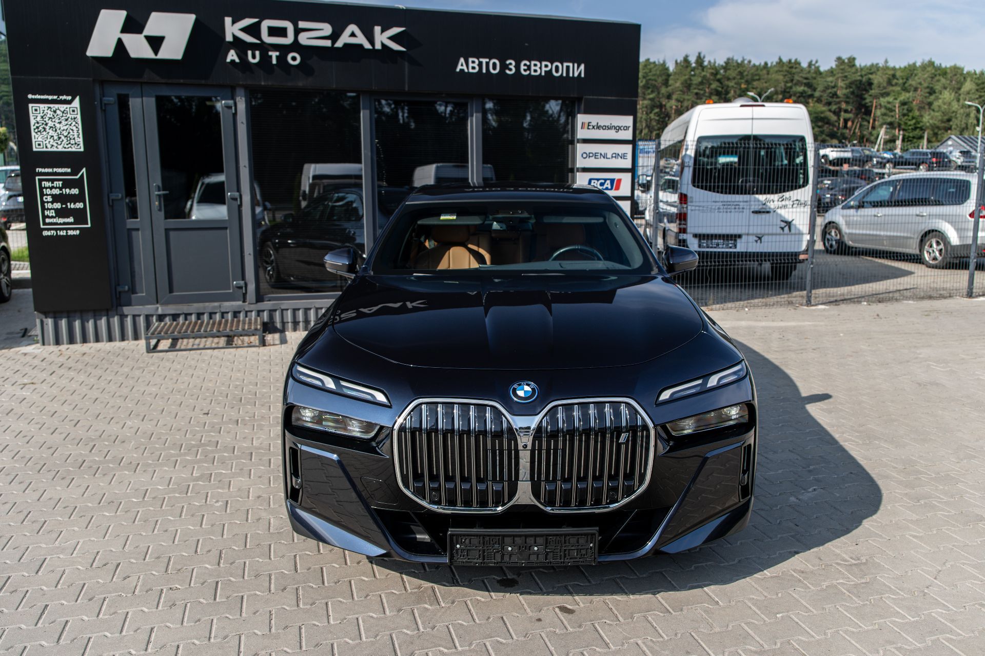 BMW I7  thumbnail 2
