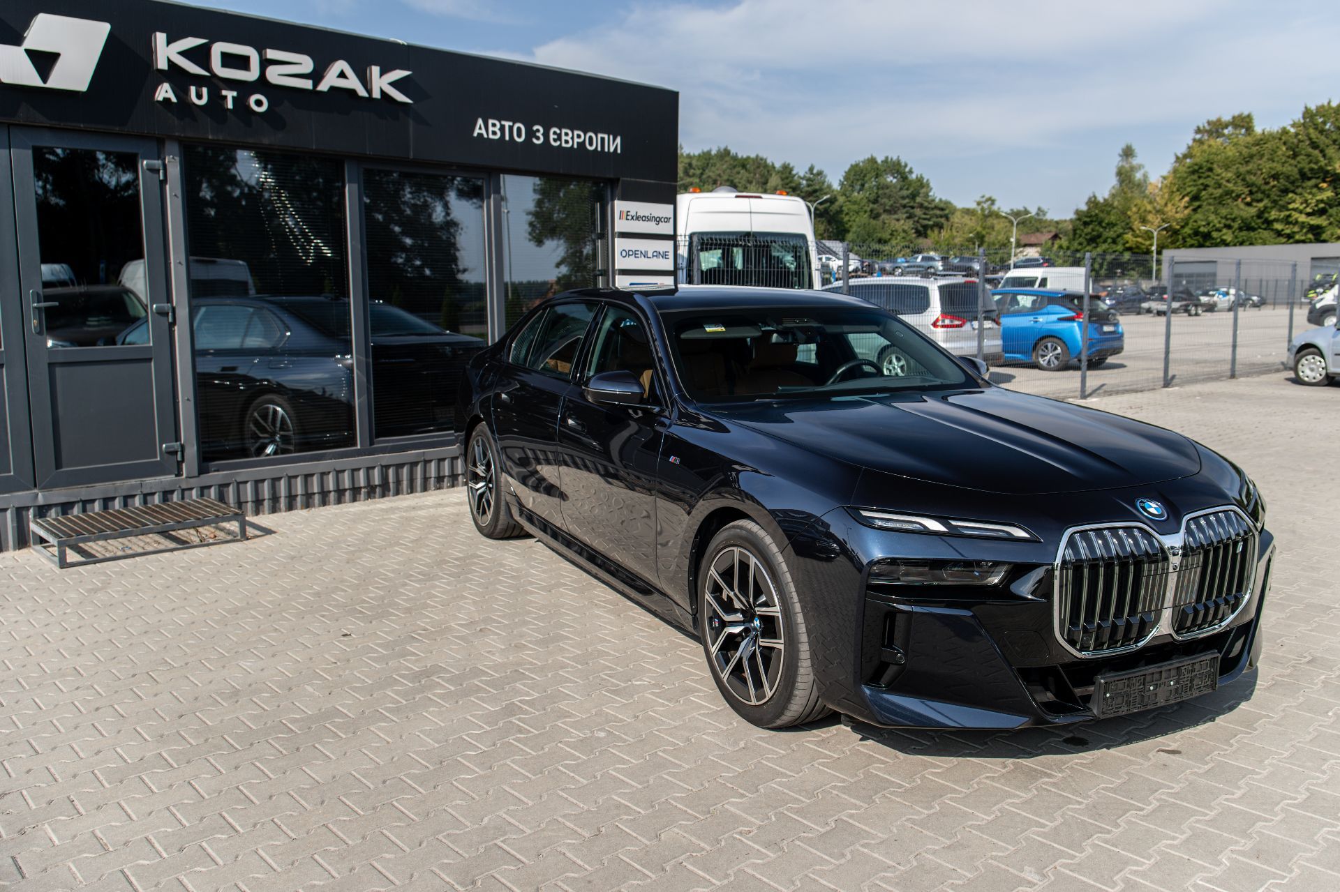 BMW I7  thumbnail 3