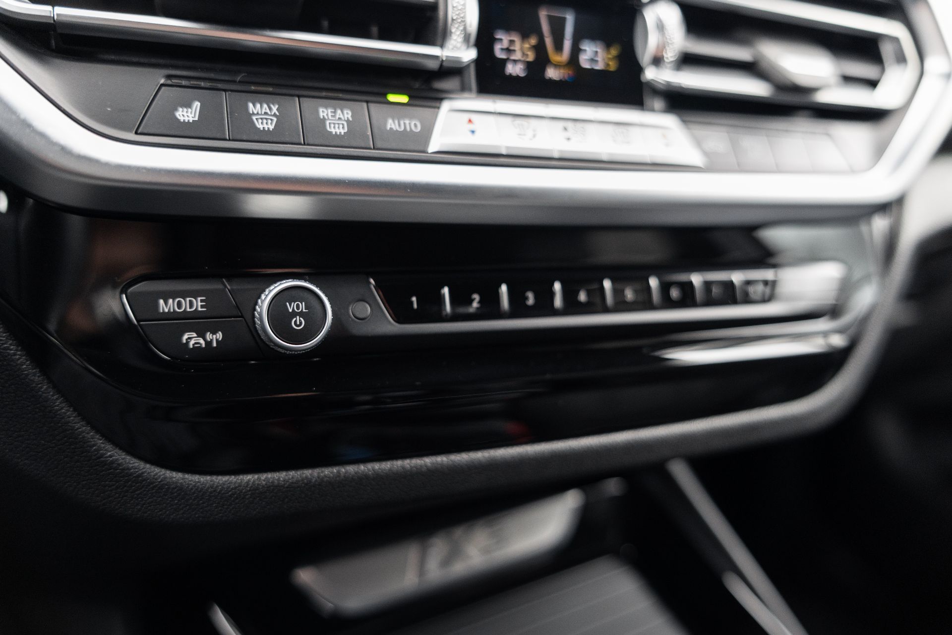 BMW iX3 thumbnail 11