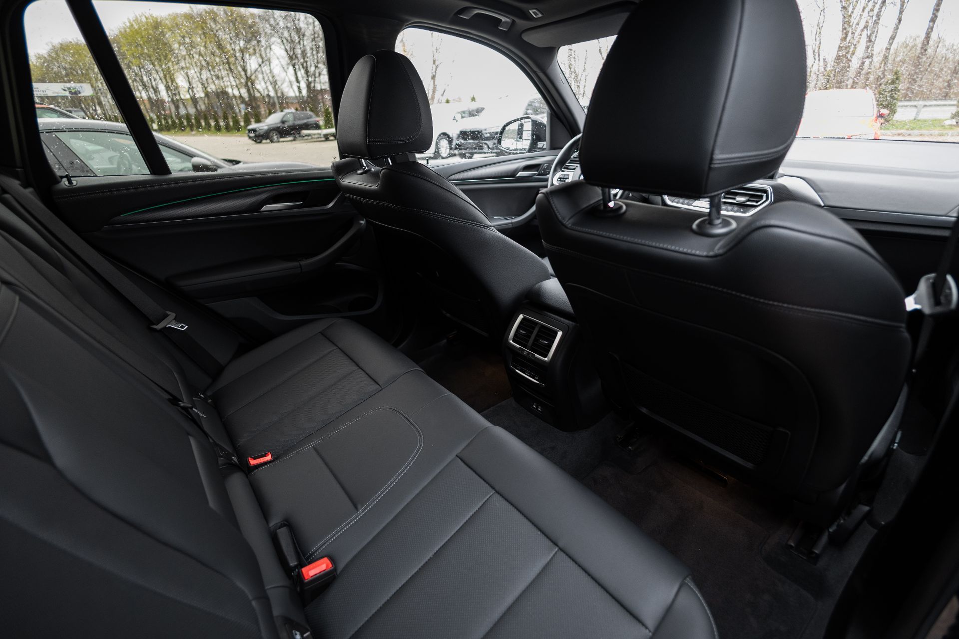 BMW iX3 thumbnail 8