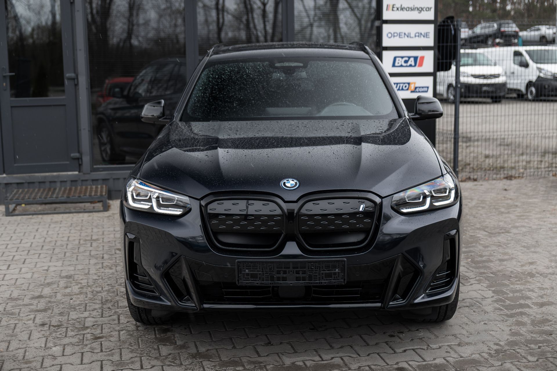 BMW iX3 thumbnail 2