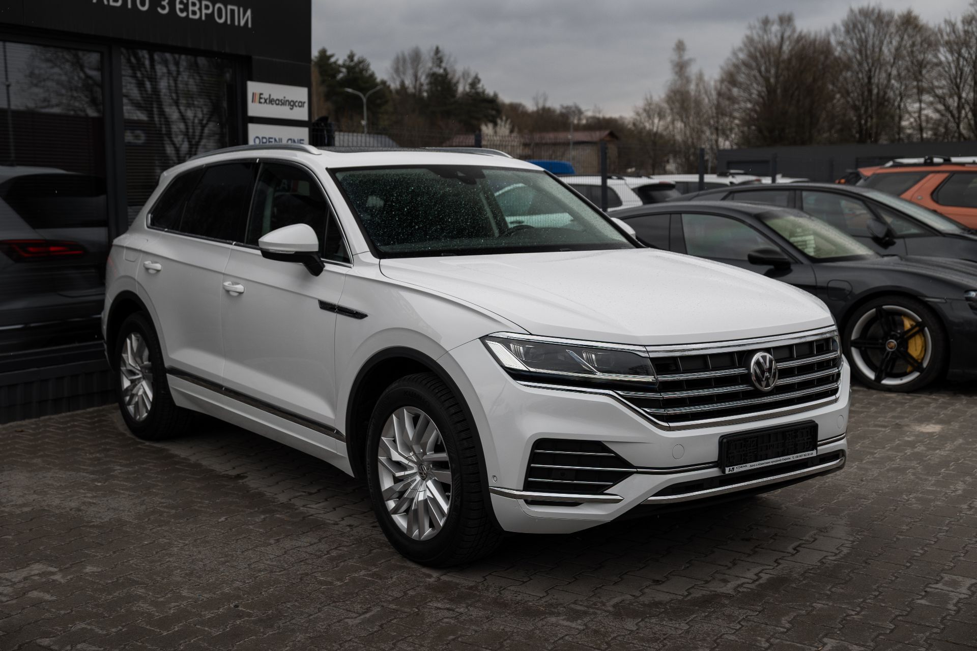 VOLKSWAGEN TOUAREG thumbnail 3