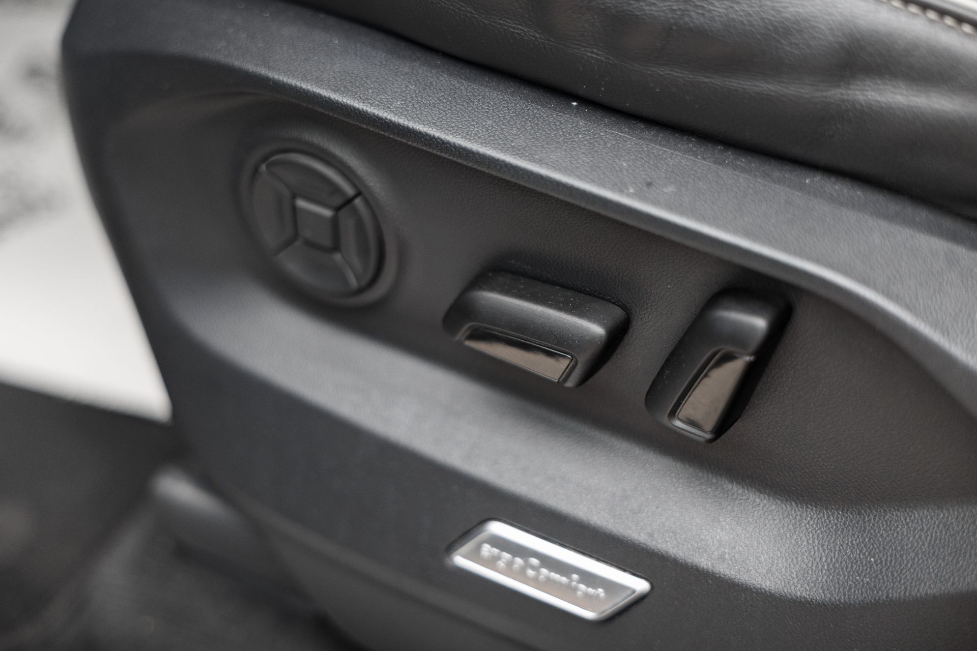 VOLKSWAGEN TOUAREG thumbnail 17