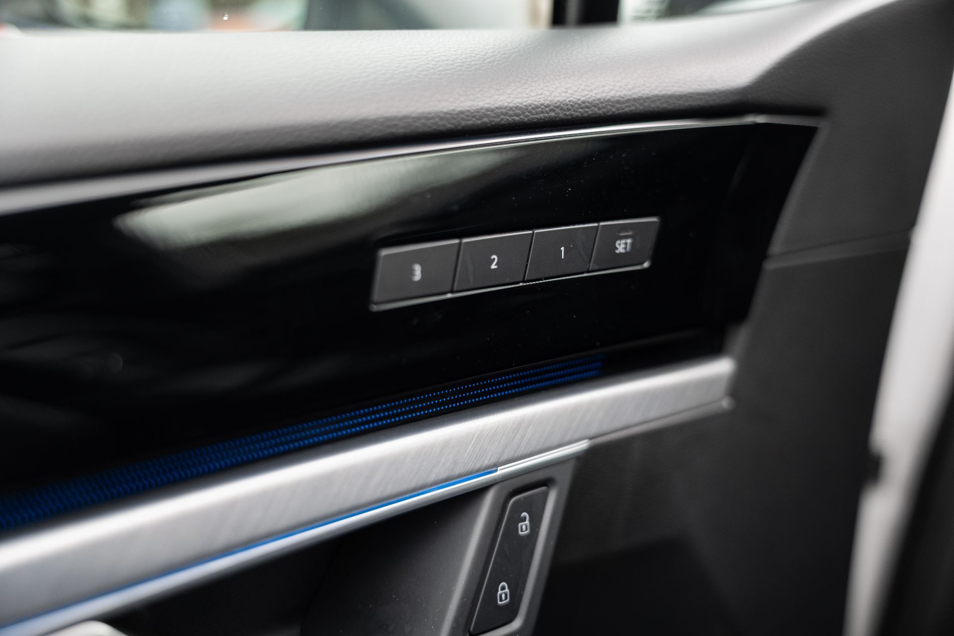 VOLKSWAGEN TOUAREG thumbnail 16