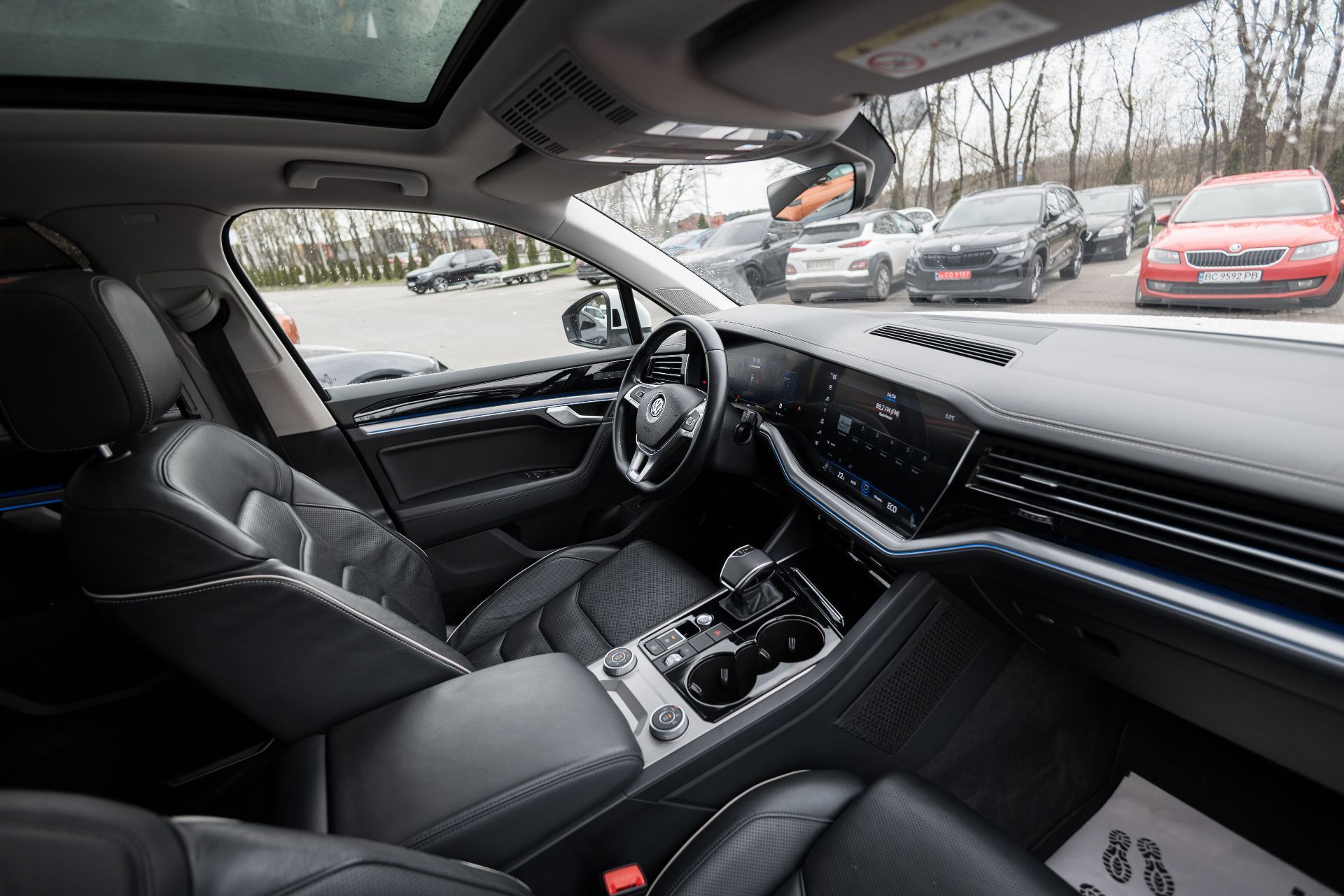 VOLKSWAGEN TOUAREG thumbnail 10