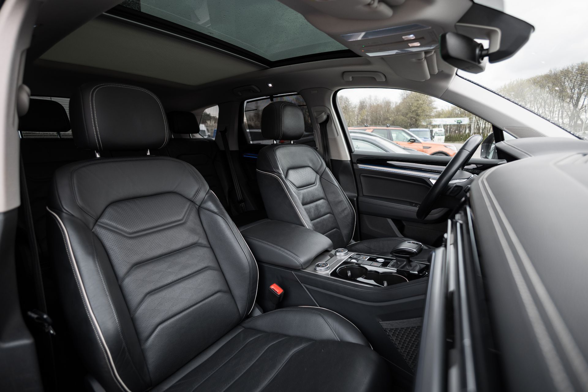 VOLKSWAGEN TOUAREG thumbnail 11