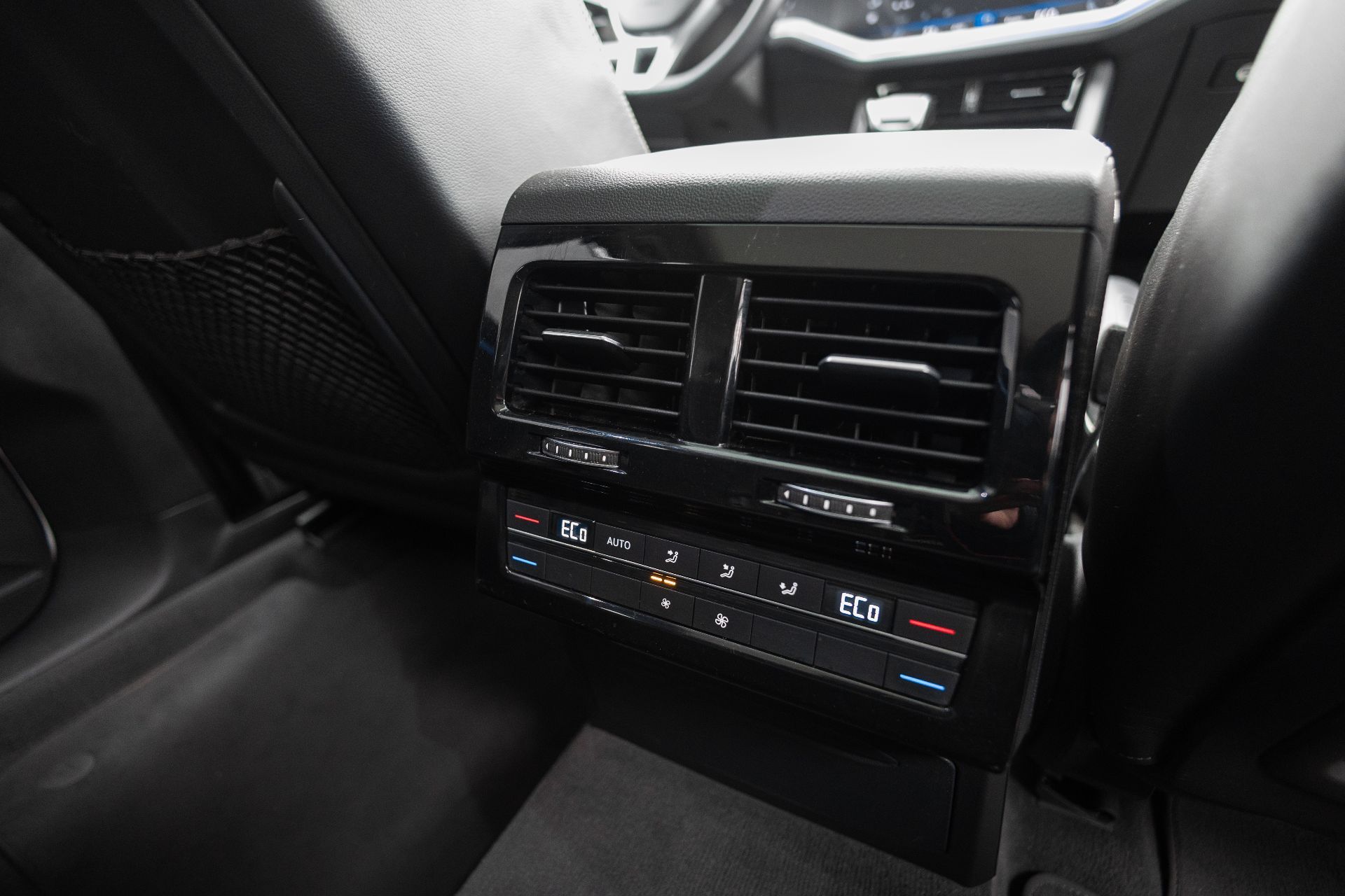 VOLKSWAGEN TOUAREG thumbnail 12