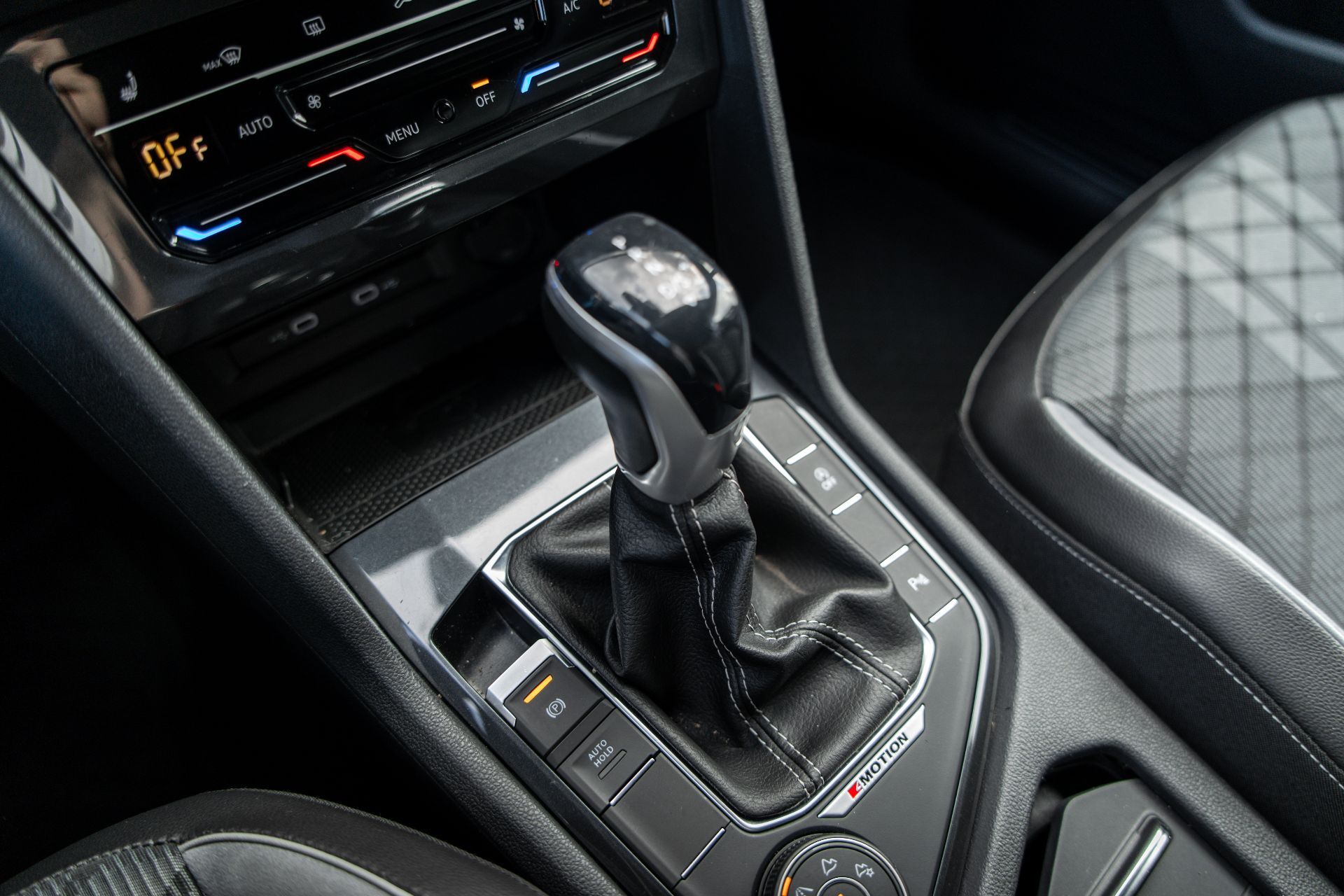 VOLKSAGEN TIGUAN R-LINE thumbnail 11