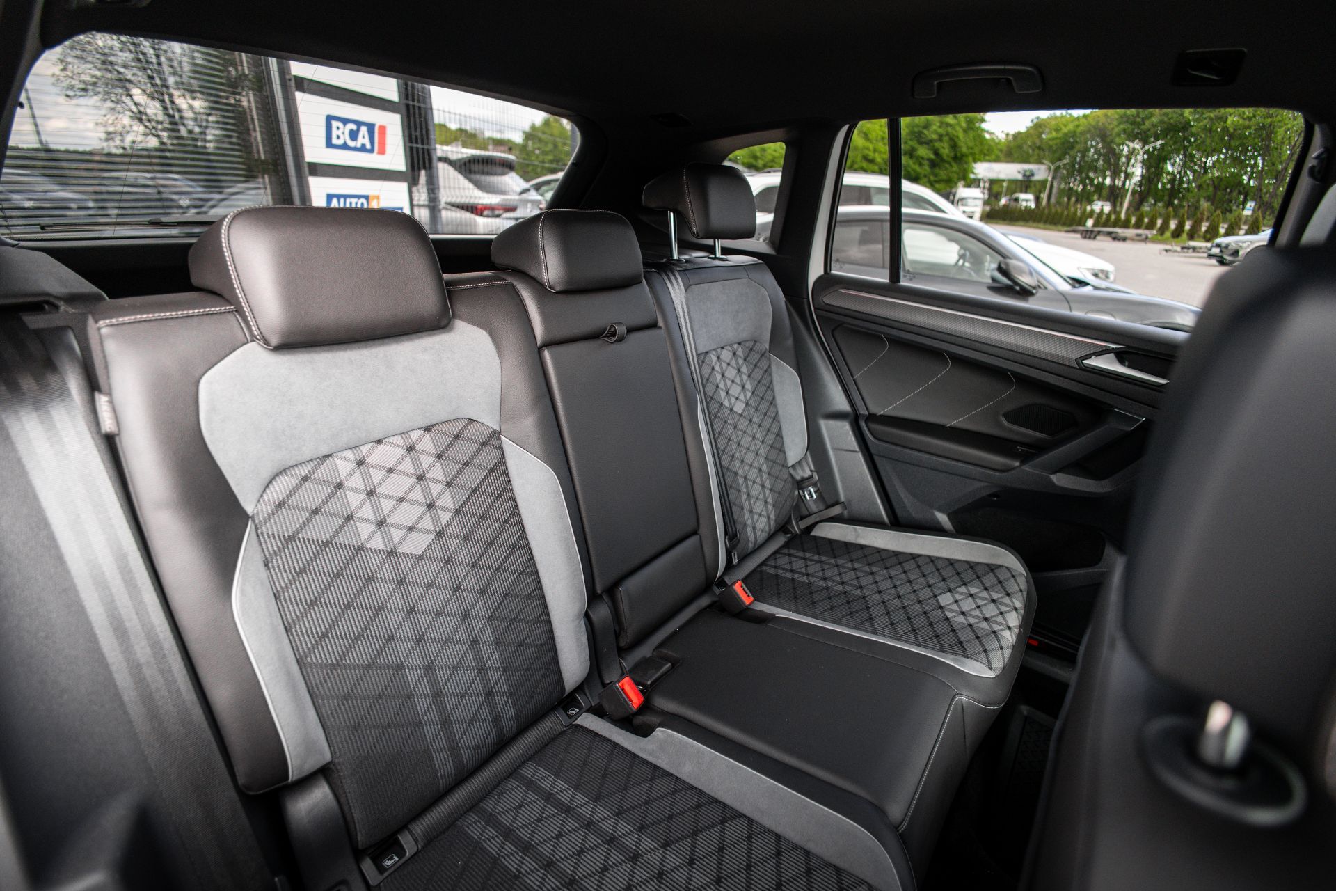 VOLKSAGEN TIGUAN R-LINE thumbnail 16