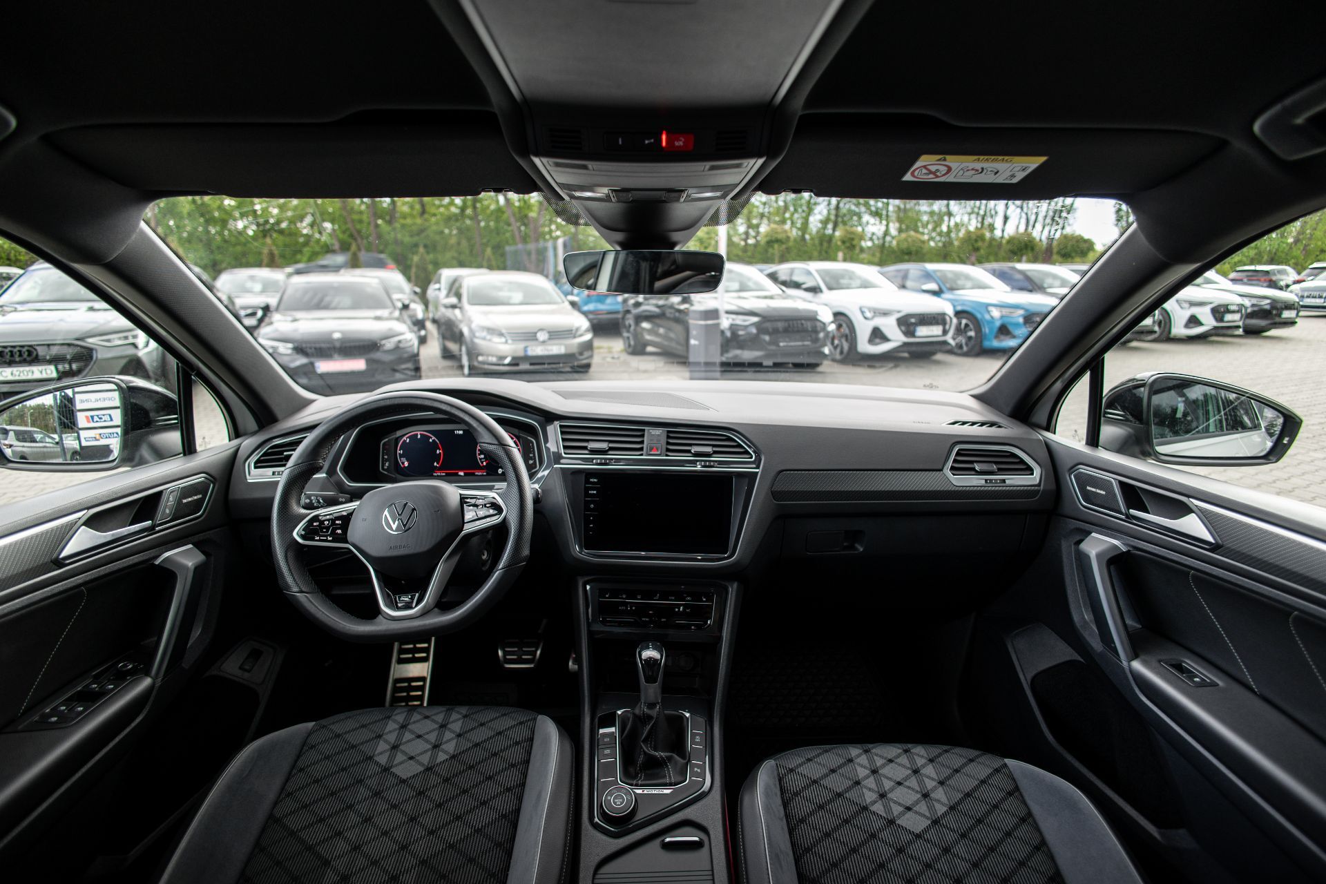 VOLKSAGEN TIGUAN R-LINE thumbnail 9