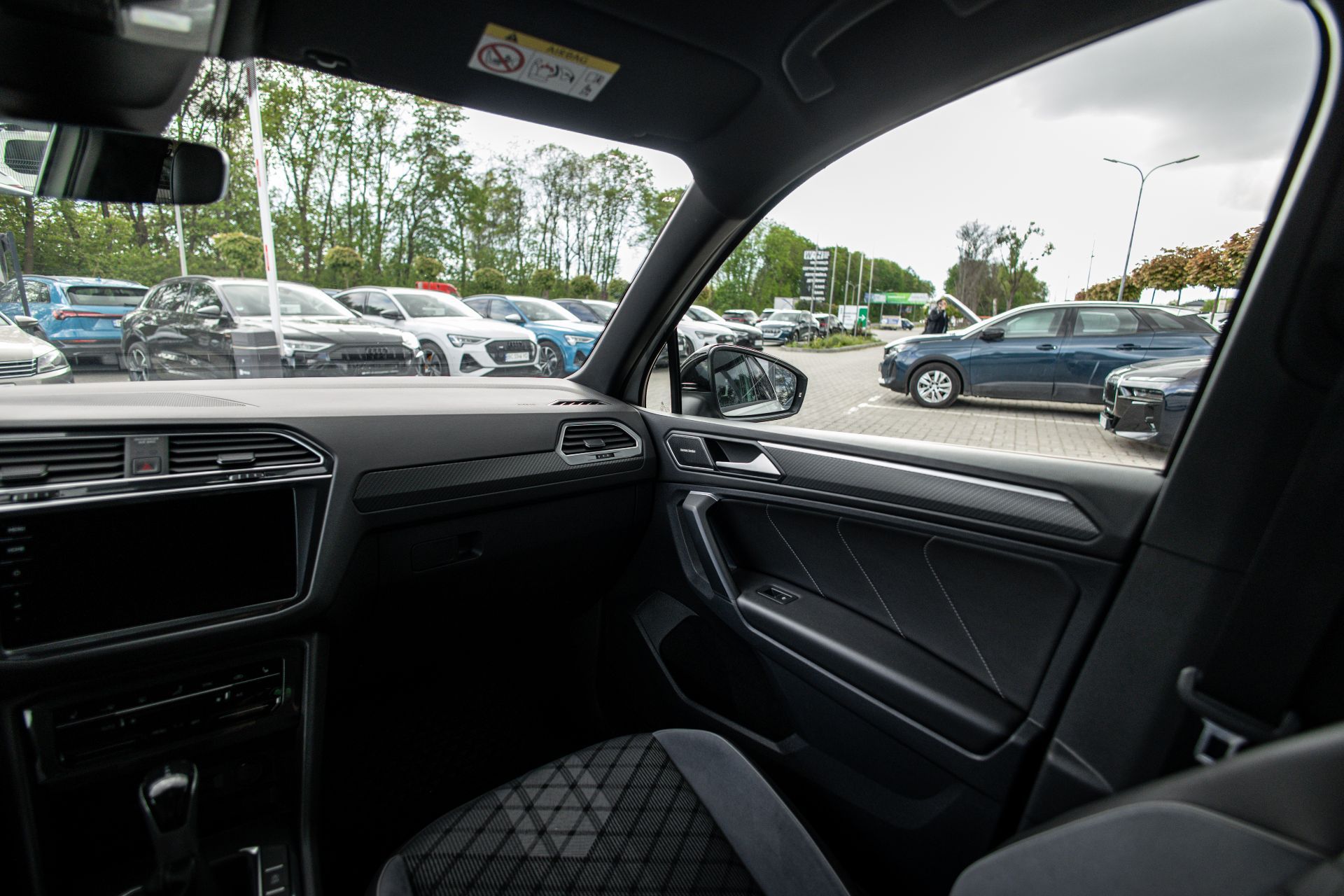 VOLKSAGEN TIGUAN R-LINE thumbnail 13