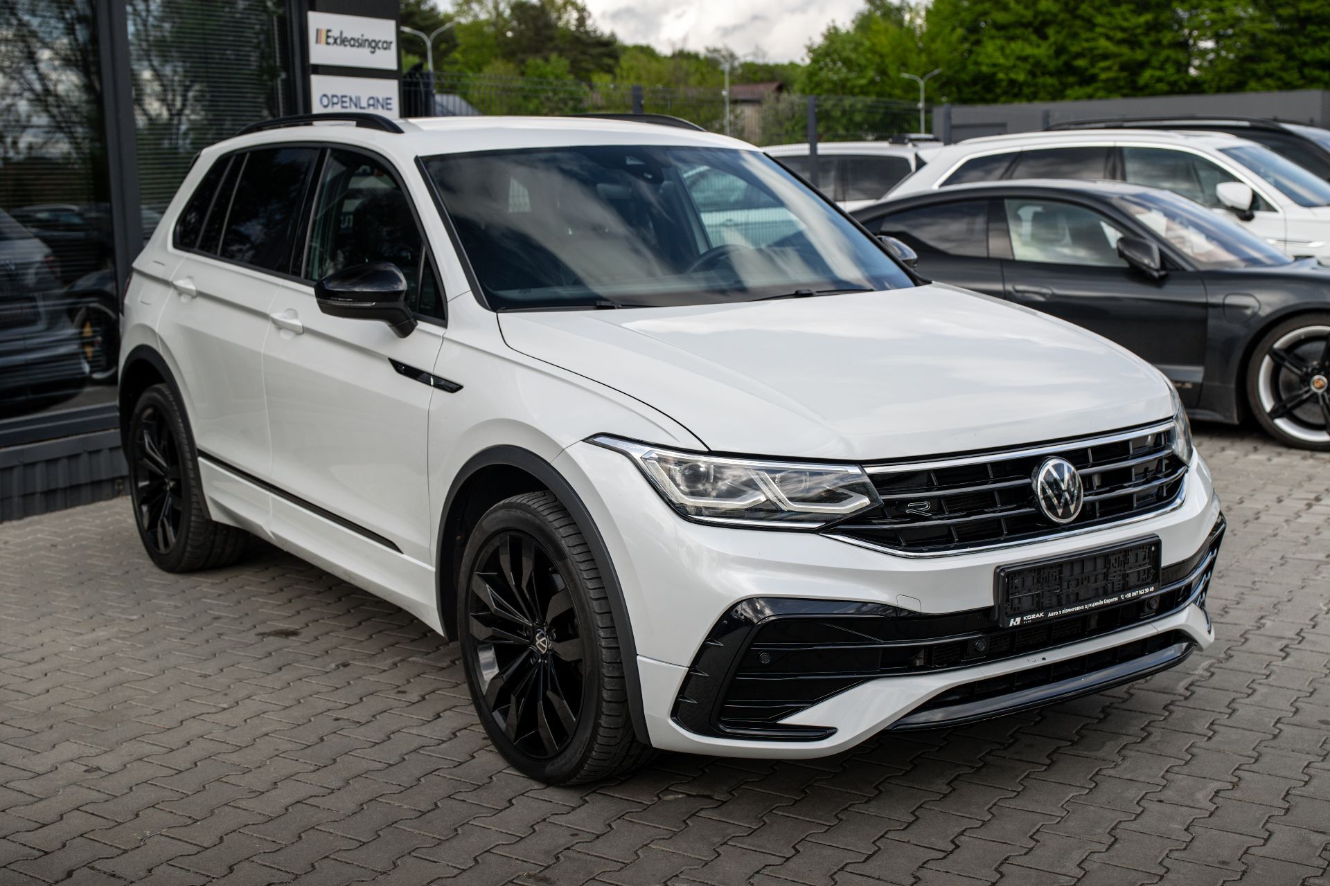 VOLKSAGEN TIGUAN R-LINE thumbnail 3