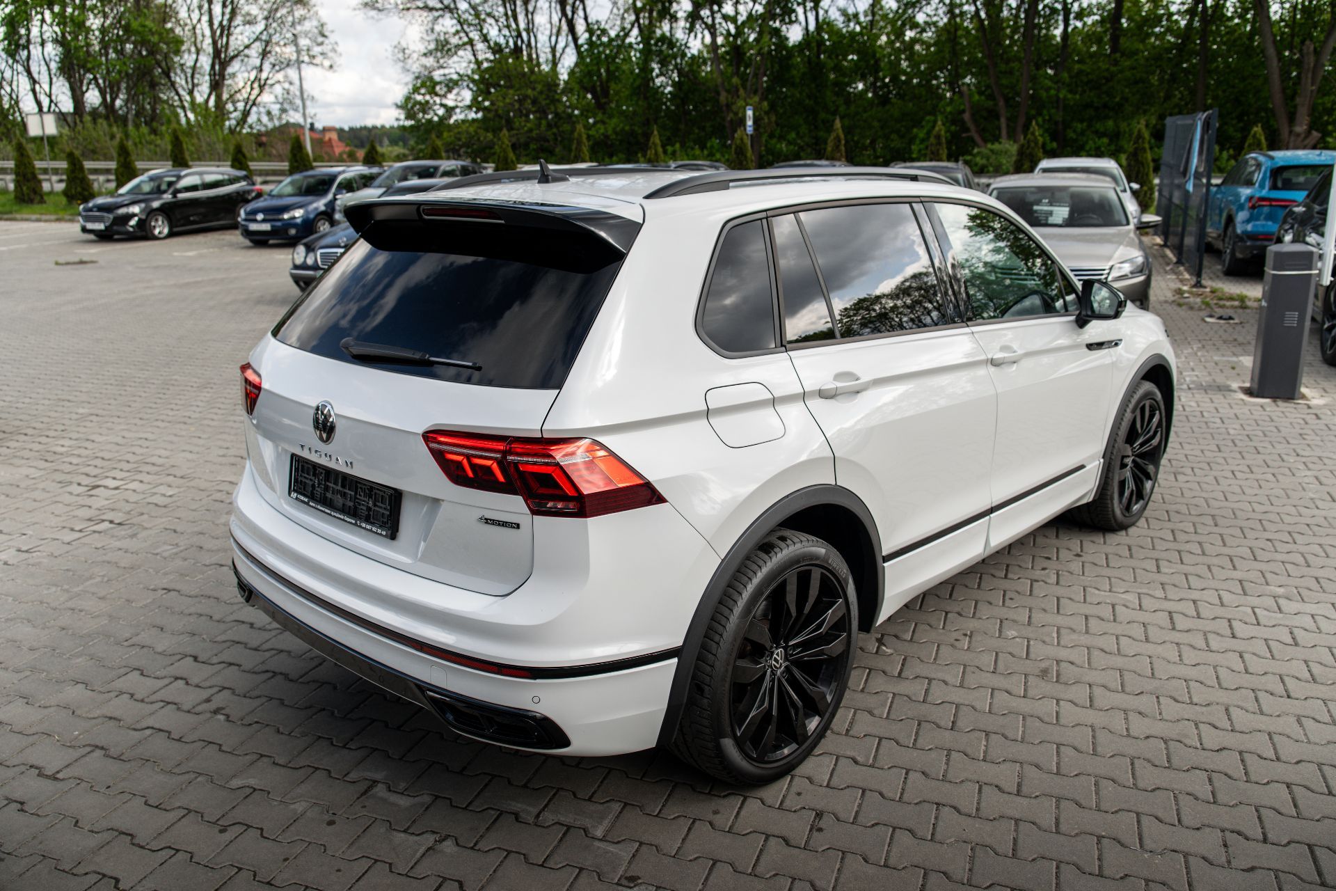 VOLKSAGEN TIGUAN R-LINE thumbnail 6