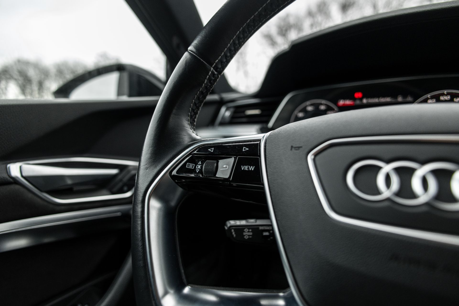 AUDI E-TRON thumbnail 13