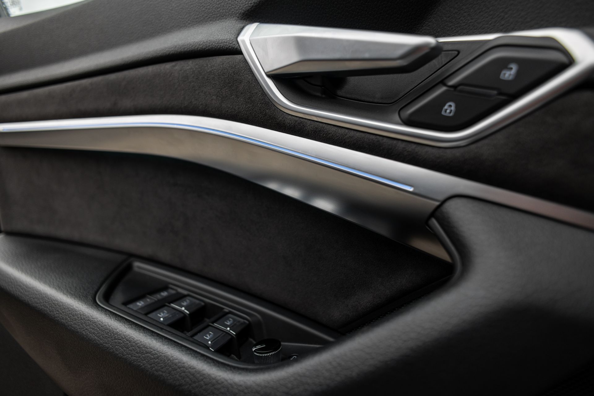 AUDI E-TRON thumbnail 19