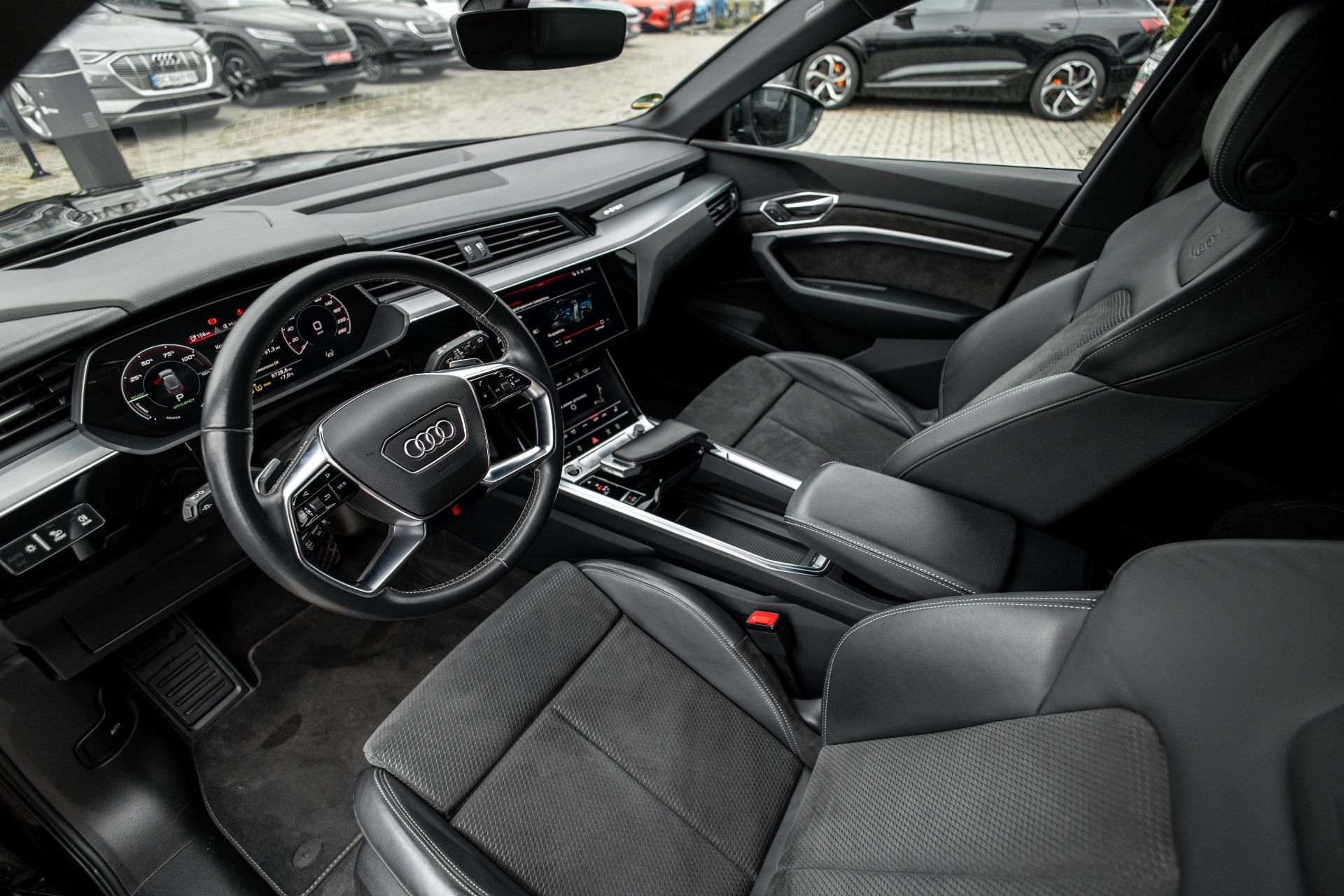AUDI E-TRON thumbnail 10