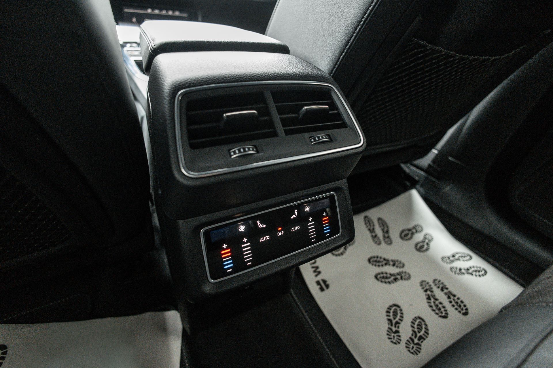 AUDI E-TRON thumbnail 16